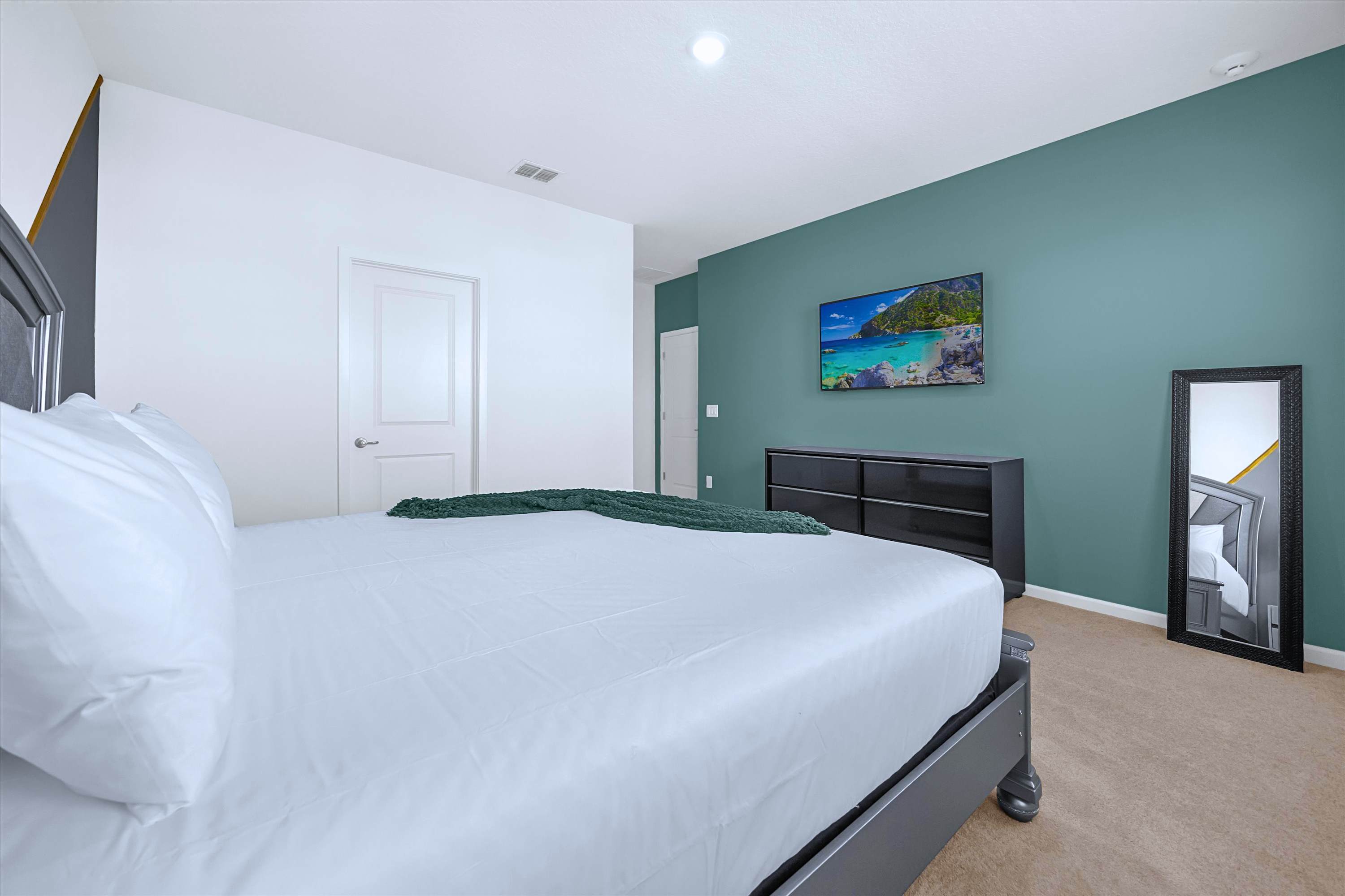 King Bed suite equipped with smart TV, storage cabinet, wall mirror & en-suite bathroom