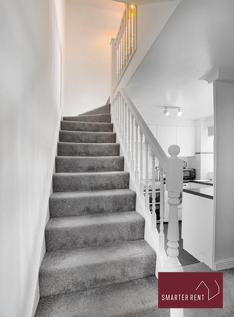 Farnborough - 1 Bedroom Maisonette in Nightingale Close GU14 9QH - Property image 8 - VivreStays