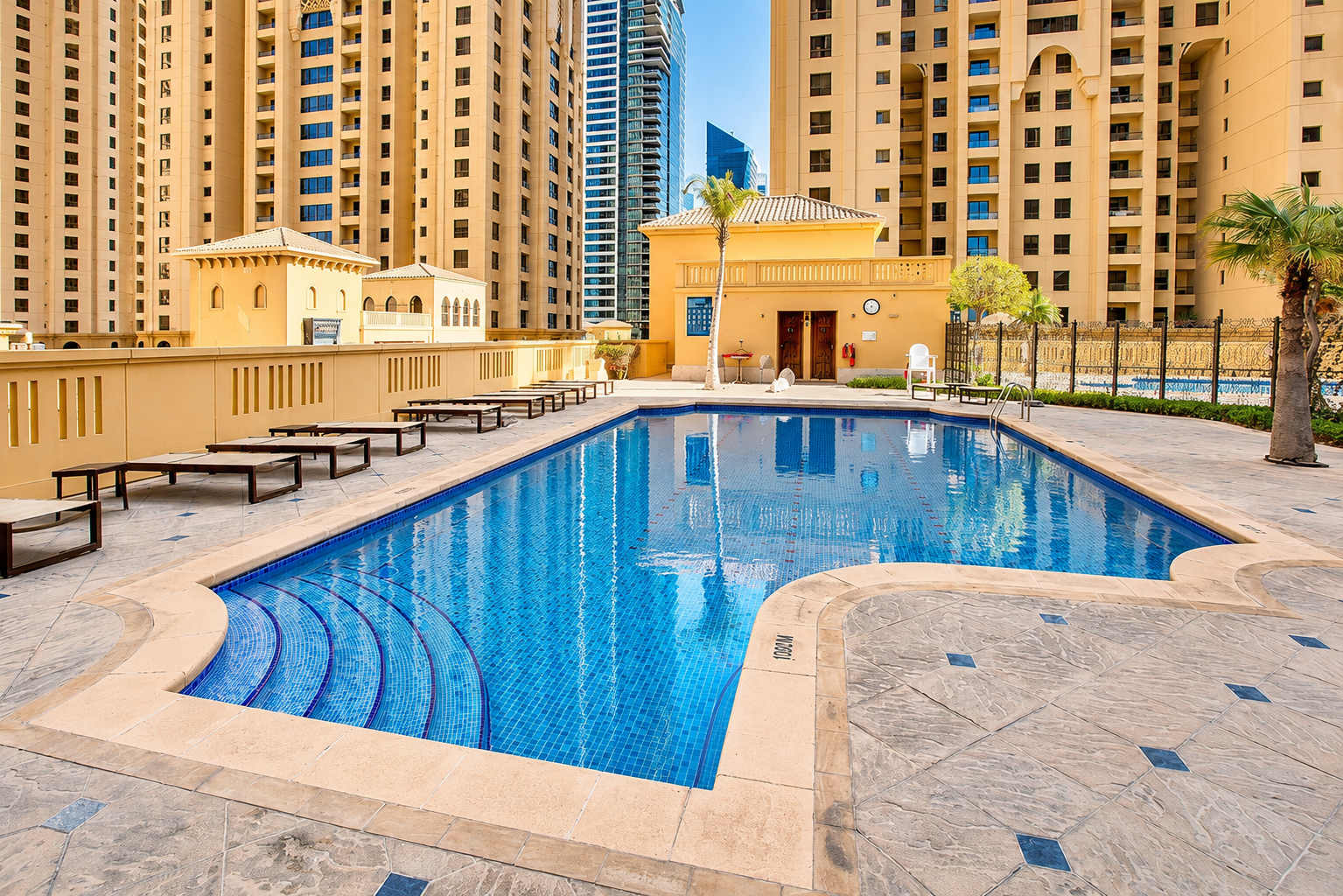 Luxury JBR Apartment: Beachfront Bliss & Stunning Views! - Image 37