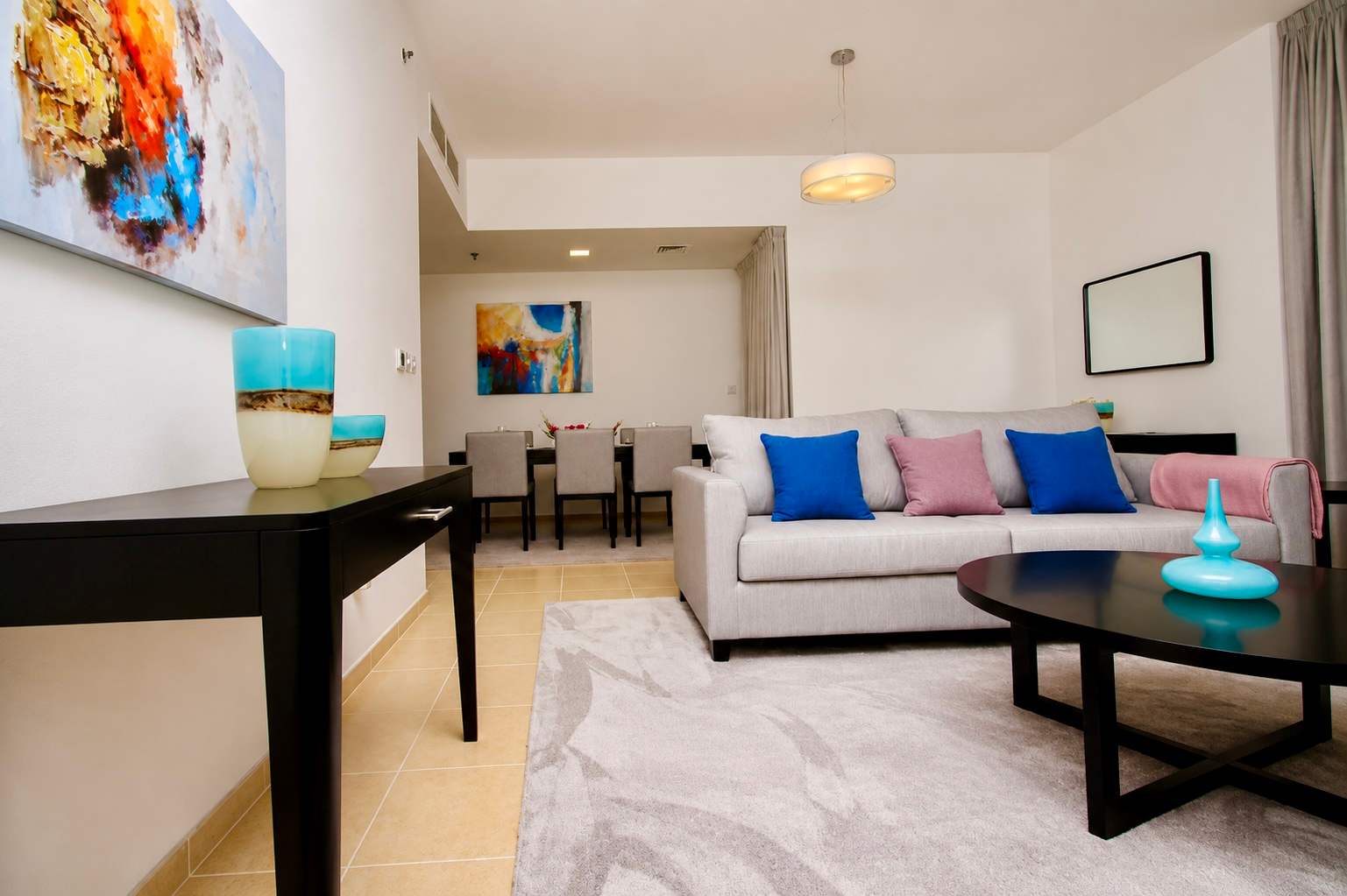 Dubai Marina 2BR Apartment with Beach Access - Image 1