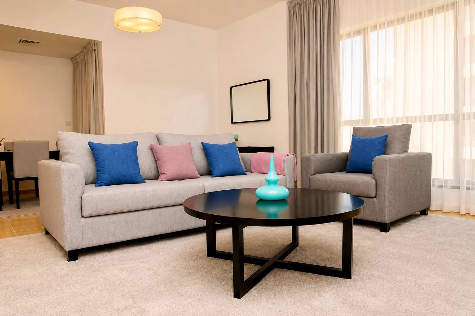 Dubai Marina 2BR Apartment with Beach Access - Image 2