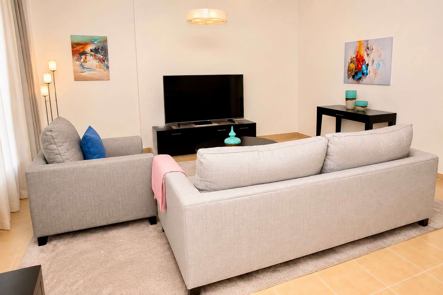 Dubai Marina 2BR Apartment with Beach Access - Image 4