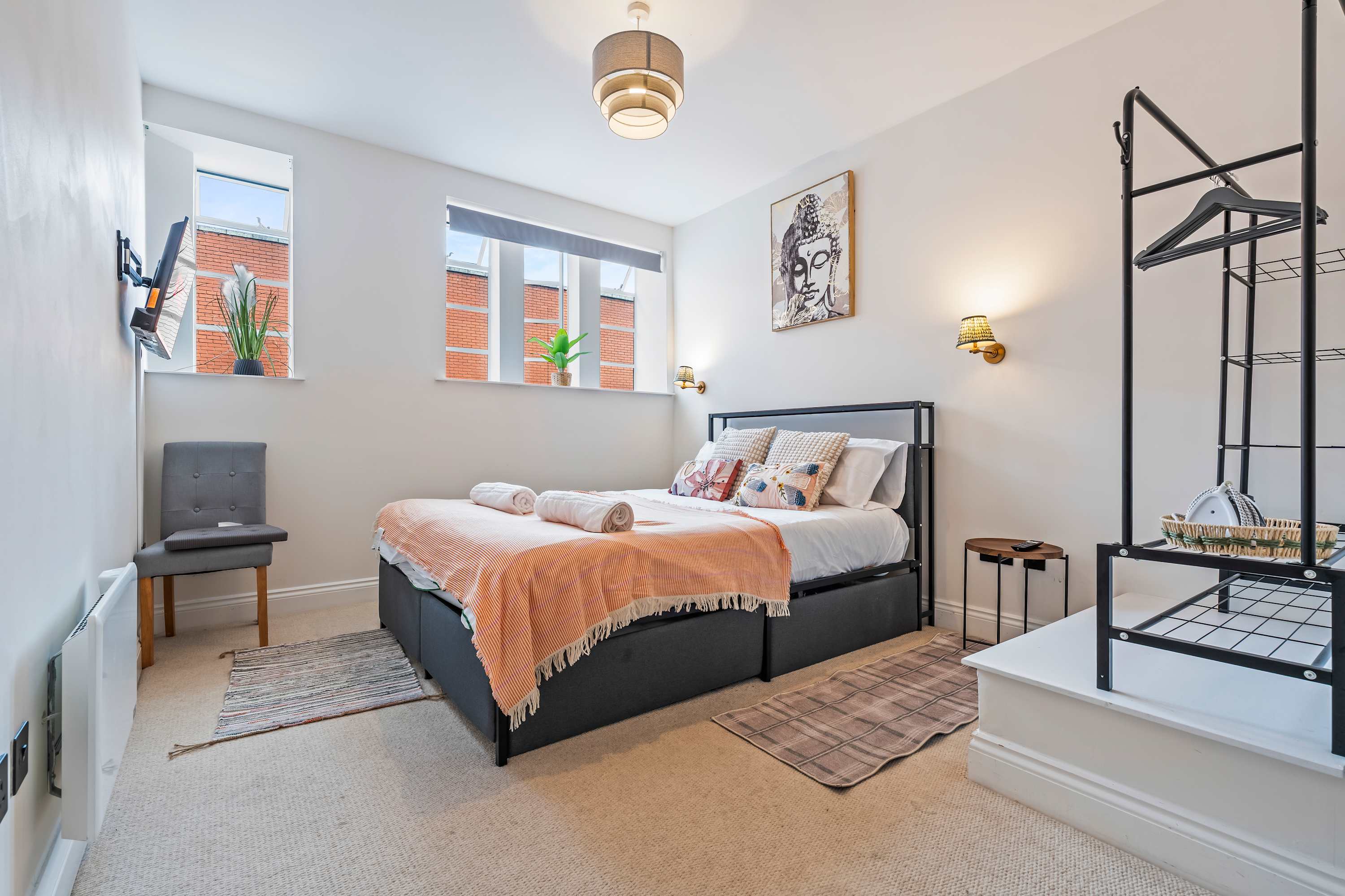 Modern Flat In Jewellery Quarter, Free Parking in Cox Street 36-37 B3 1RZ - Property image 2 - VivreStays