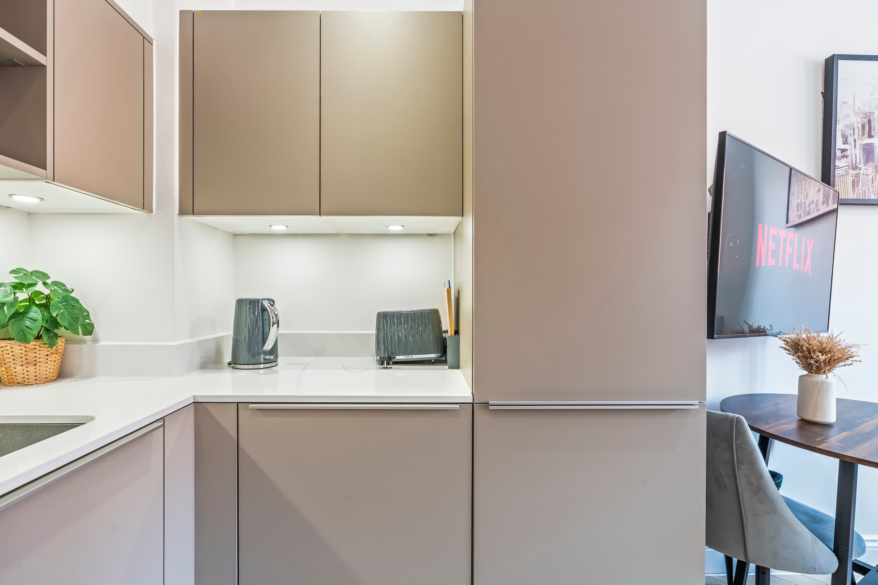 Modern Flat In Jewellery Quarter, Free Parking in Cox Street 36-37 B3 1RZ - Property image 15 - VivreStays