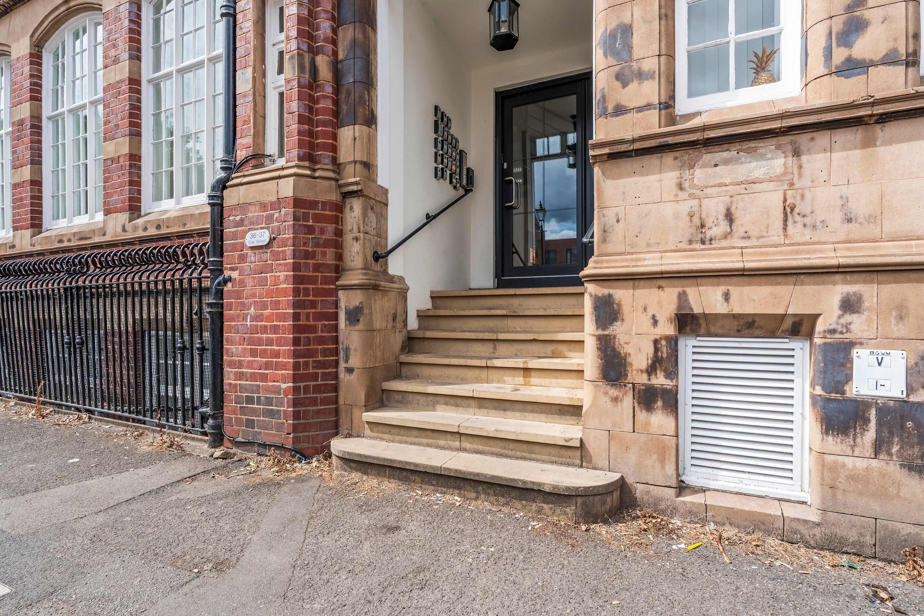 Modern Flat In Jewellery Quarter, Free Parking in Cox Street 36-37 B3 1RZ - Property image 35 - VivreStays