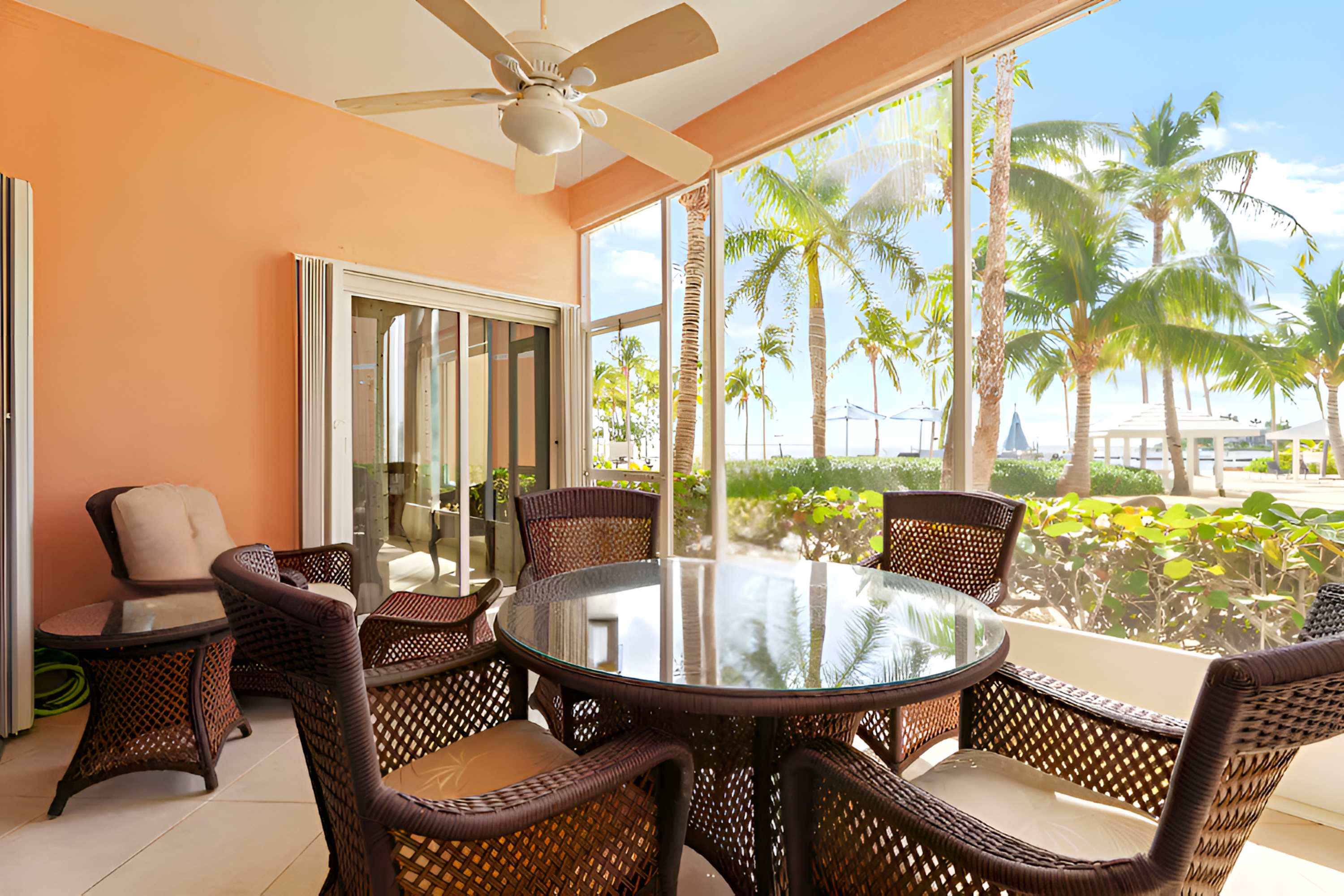 Kaibo Yacht Club  2 Bdr Beachfront Condo Hot Tub and Pool