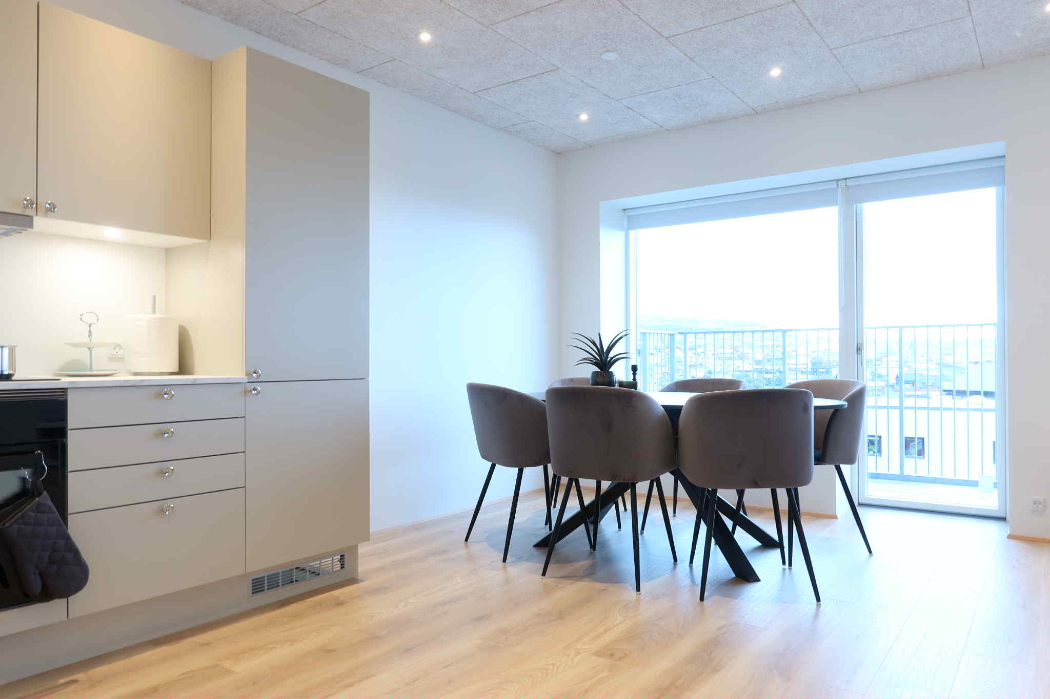 Modern 2BR with Sea Views and Balcony