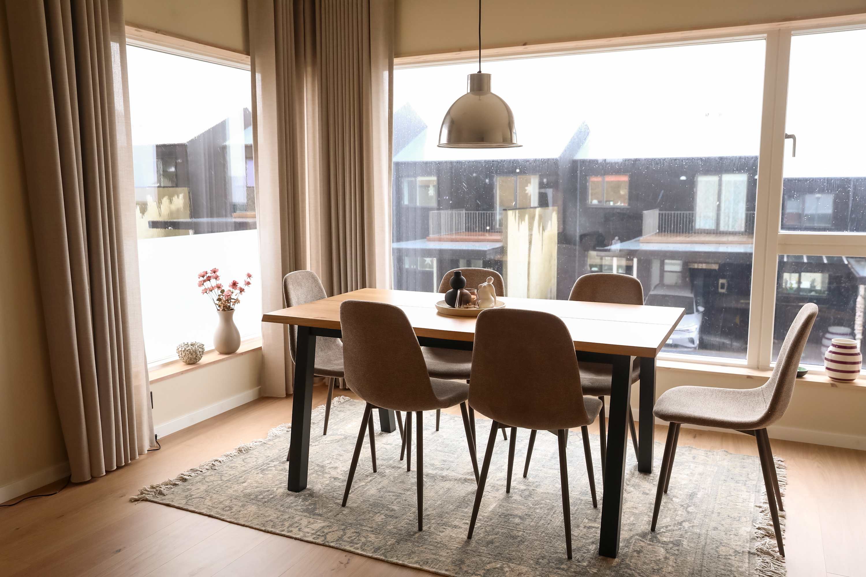 Light, Calm and Modern Corner Apartment