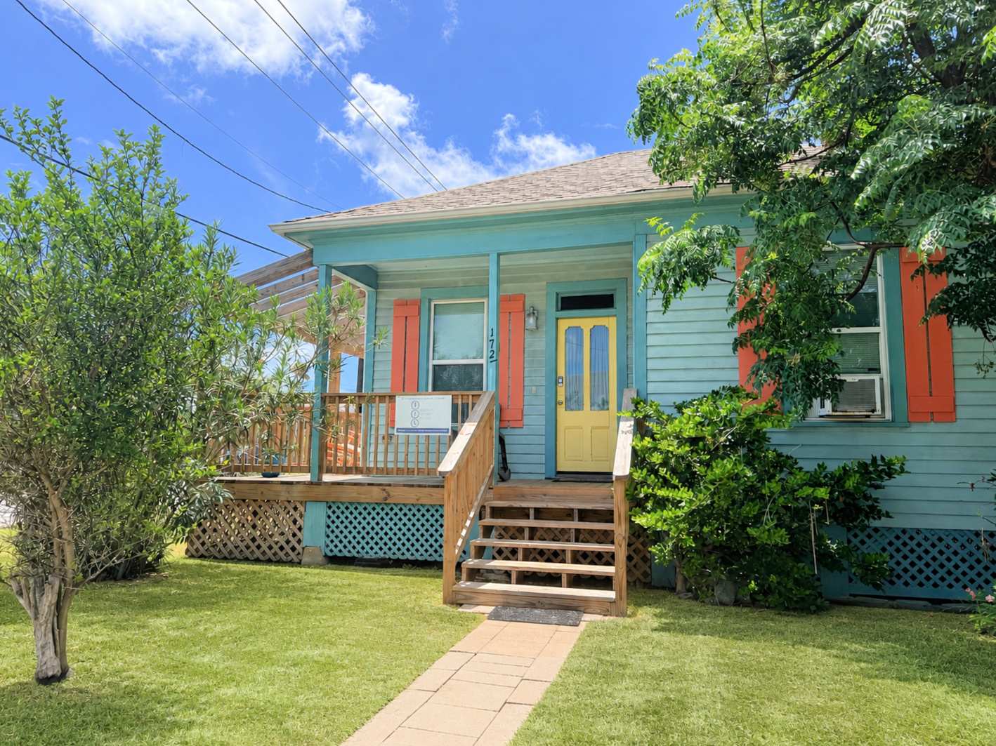 Casa Azul 2 Blocks to Beach Near Historic Strand Private Yard