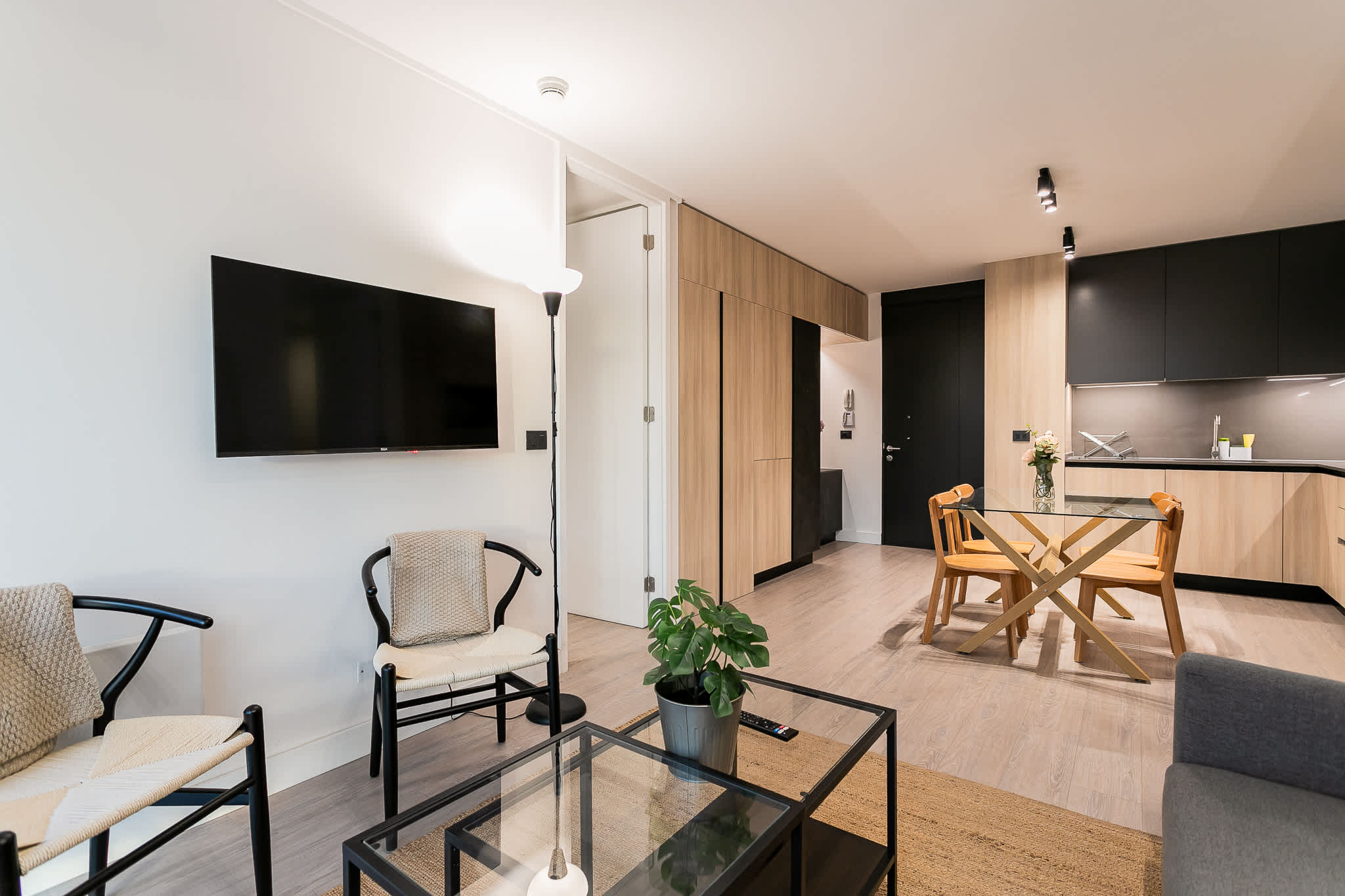 2BR Apartment in Las Condes Steps from Arauco Park