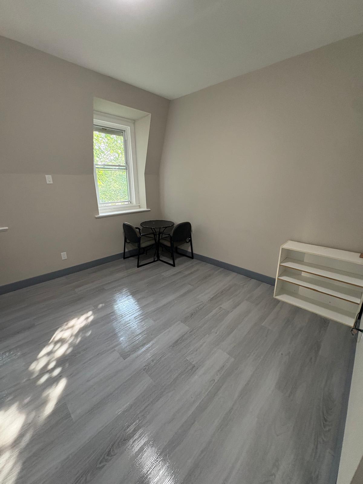 #38.5 St. Catharine's 1-bedroom Hotel-Apartment