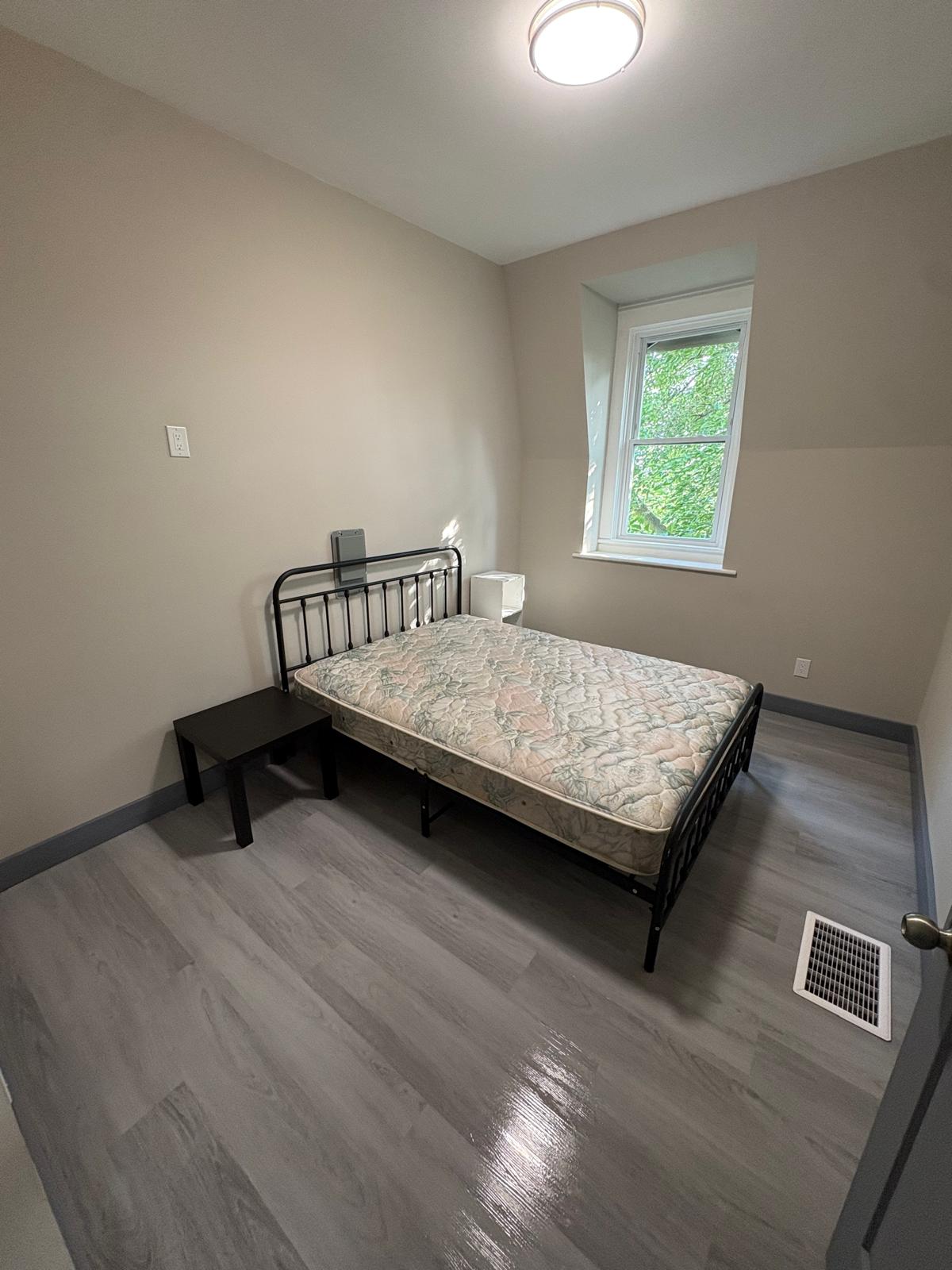 #38.5 St. Catharine's 1-bedroom Hotel-Apartment