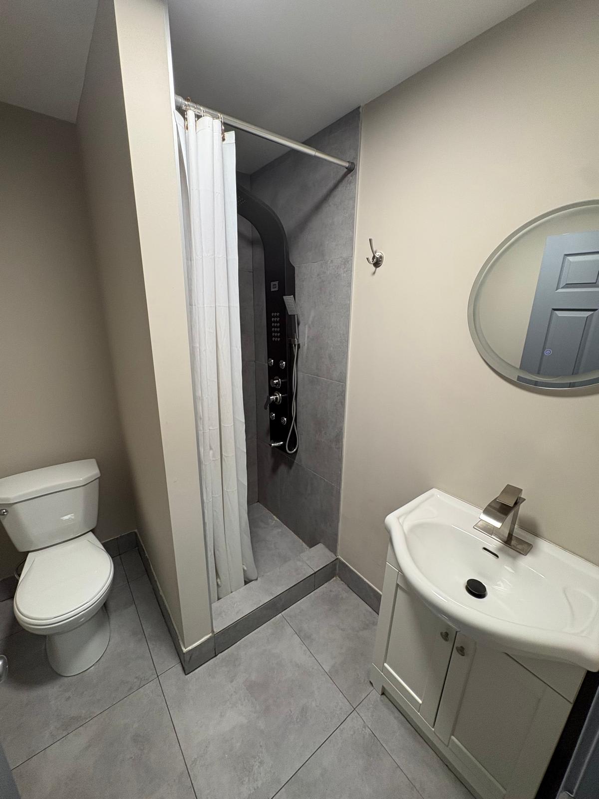 #38.5 St. Catharine's 1-bedroom Hotel-Apartment