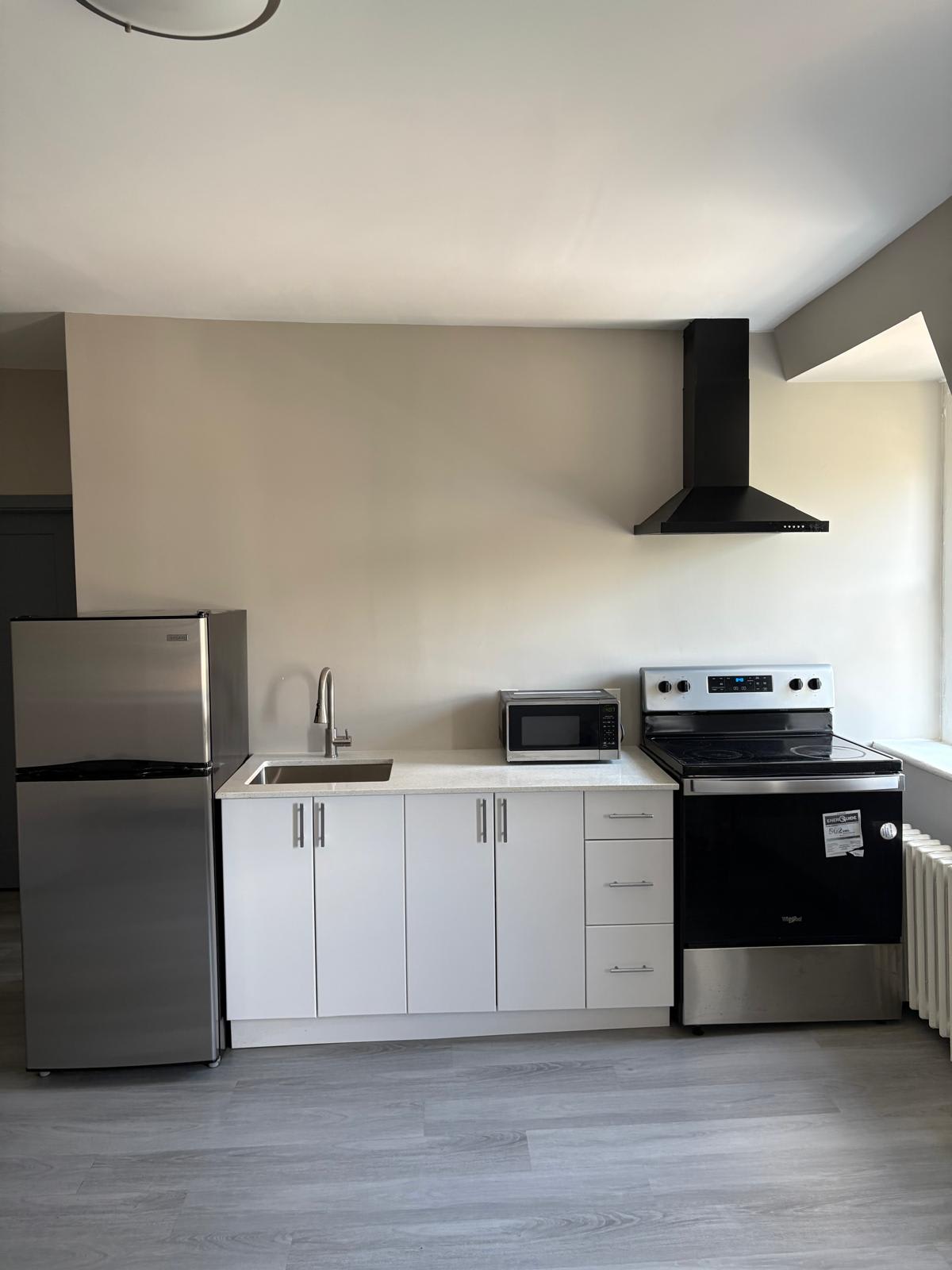 #40.6 St. Catharines 1-bedroom Hotel-Apartment