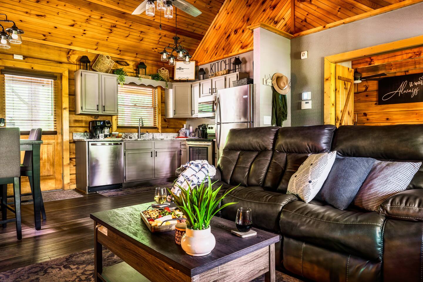 Romantic - Firepit - Hot tub - Pet Friendly