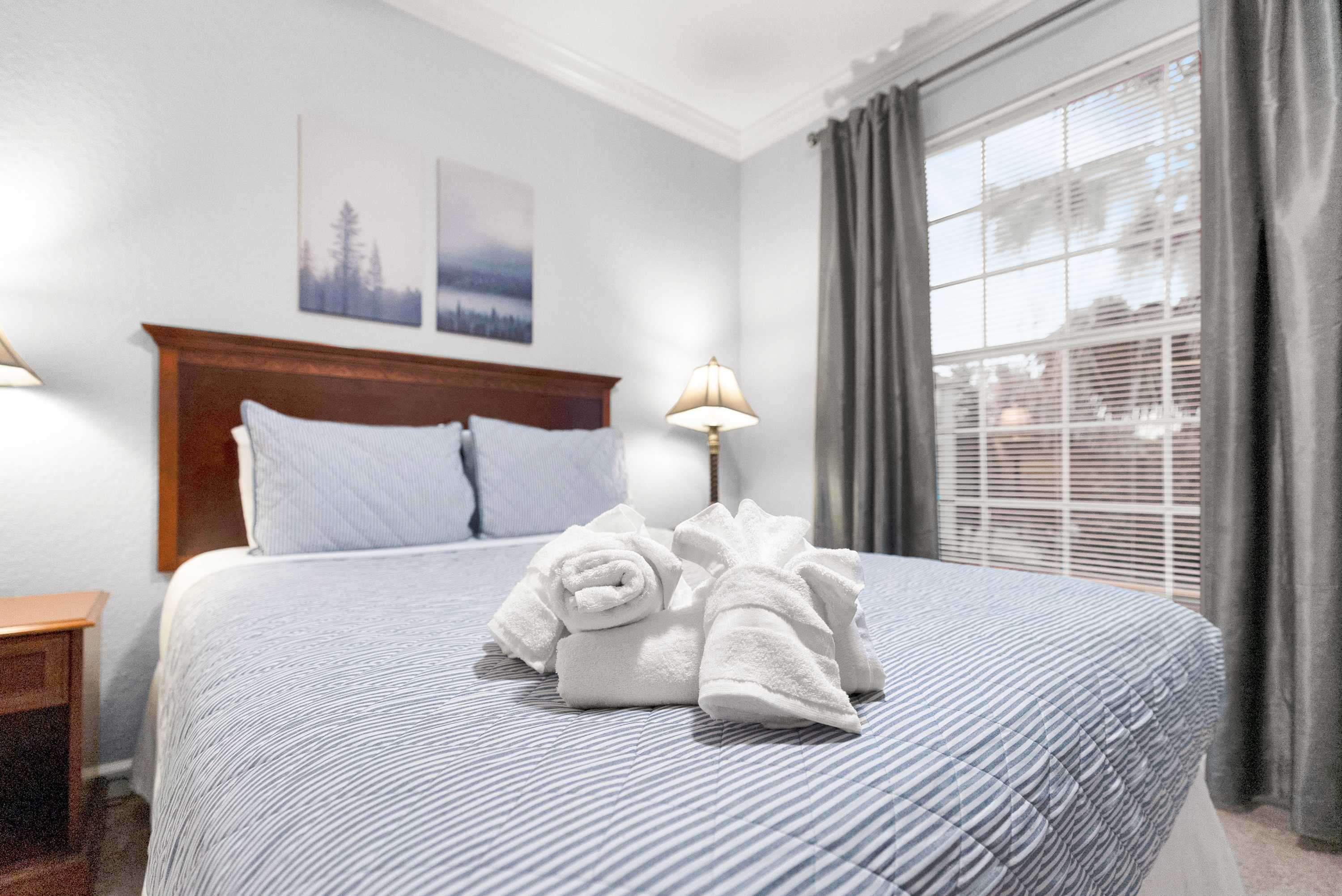 3BR Tuscana Condo For Park Days