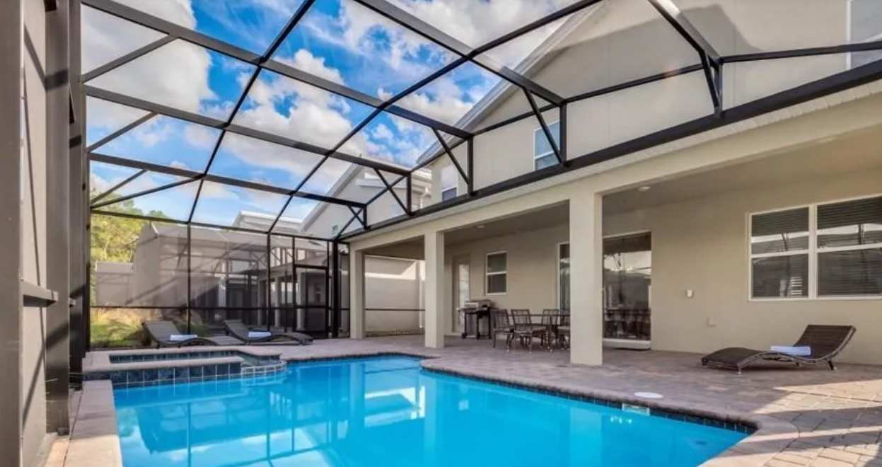9BR Sleeps 26 – Private Pool & Spa Near Disney