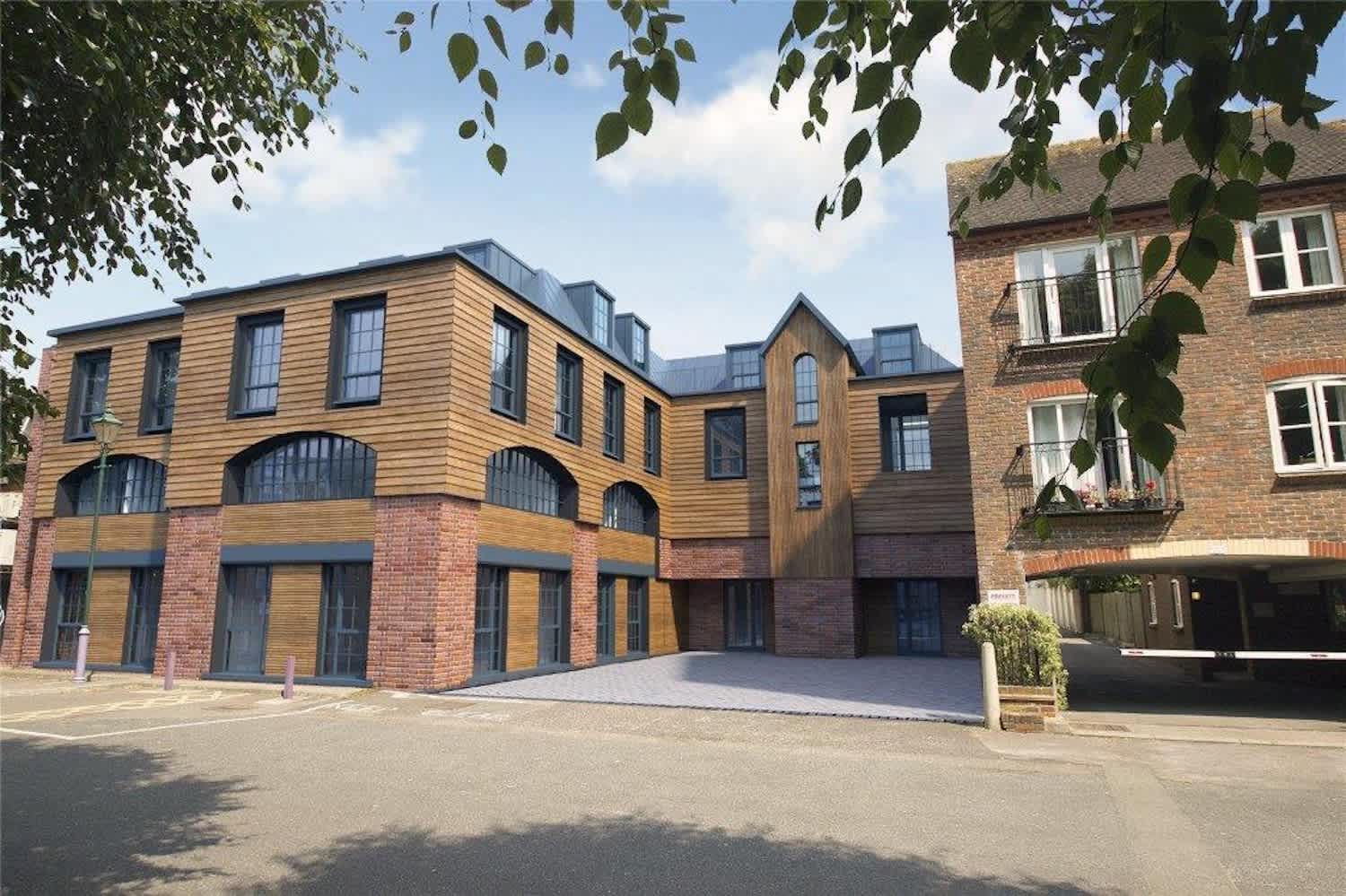 Ideally located just 5 minutes walk from the city centre and train station