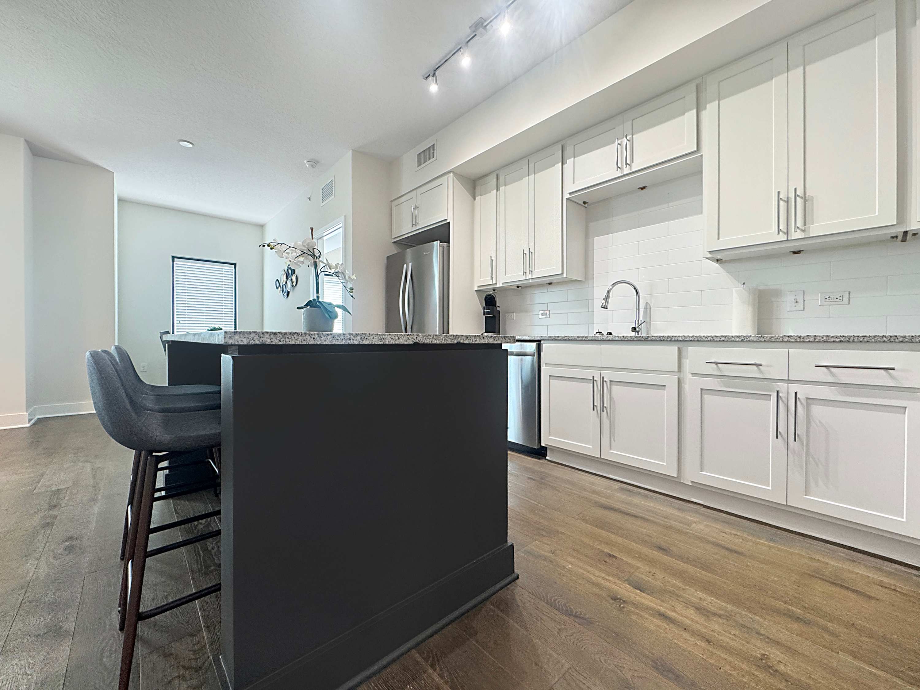 Harbour Island Luxury | Resort-Style 2BR with Downtown Views