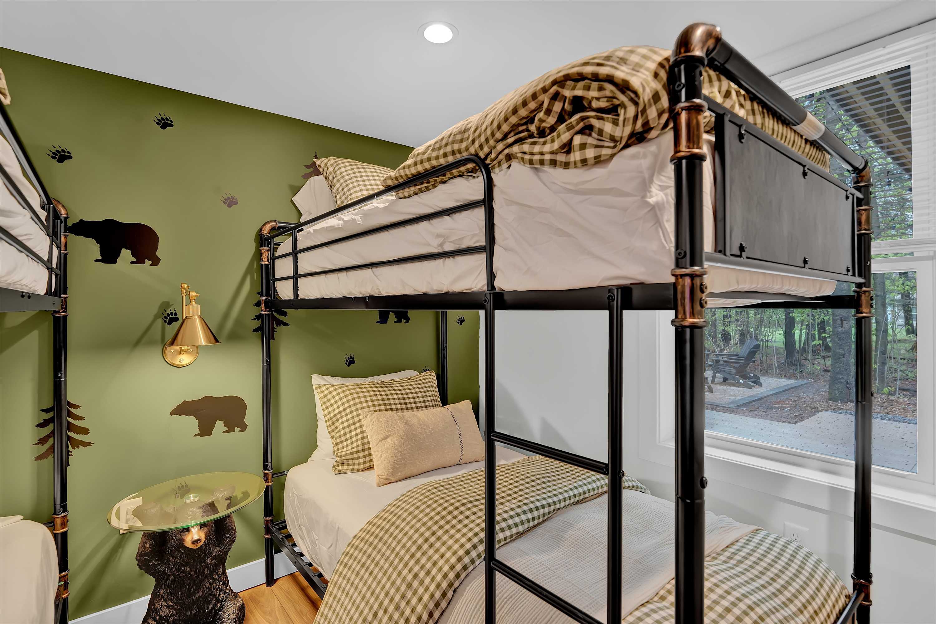 Private Pool Chalet | HotTub | Firepit | Game Room