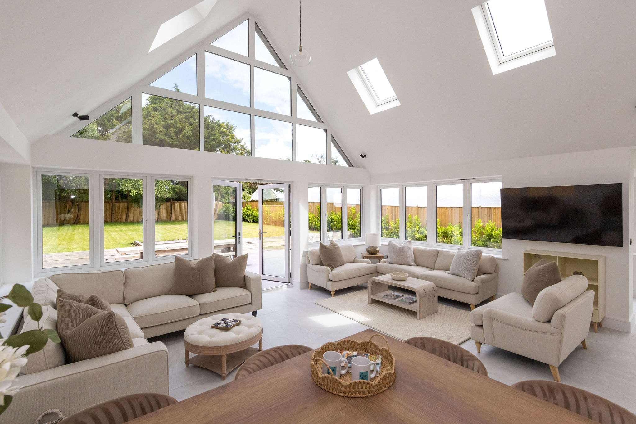 Spacious 6-Bed Home Near Goodwood
