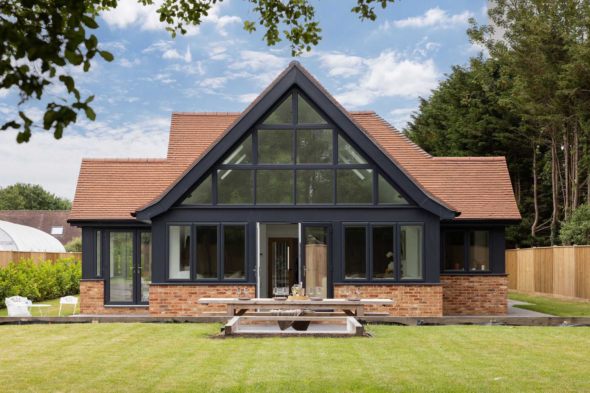 Spacious 6-Bed Home Near Goodwood