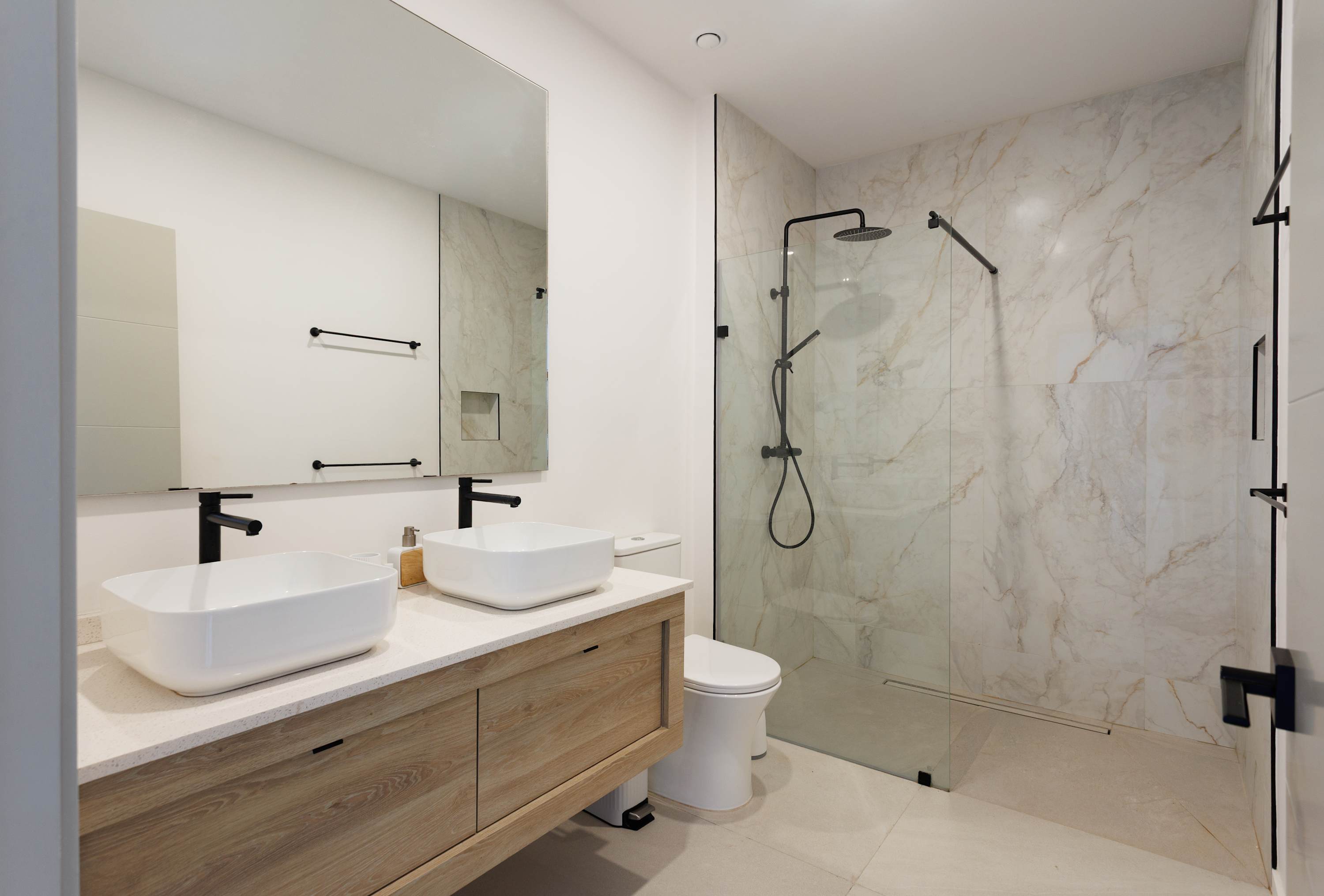 New CHIC 2BR Villa, Walk to Beach! Pool & Terrace