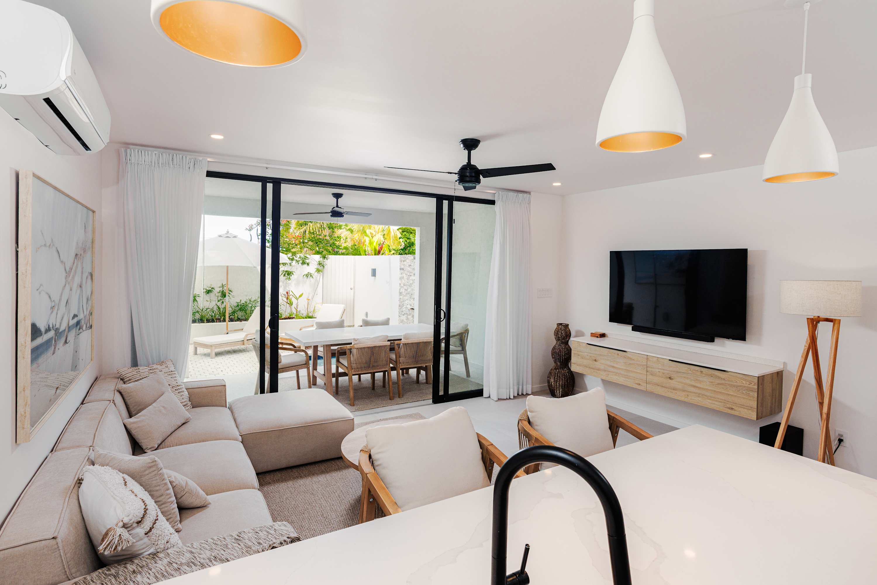 New CHIC 2BR Villa, Walk to Beach! Pool & Terrace