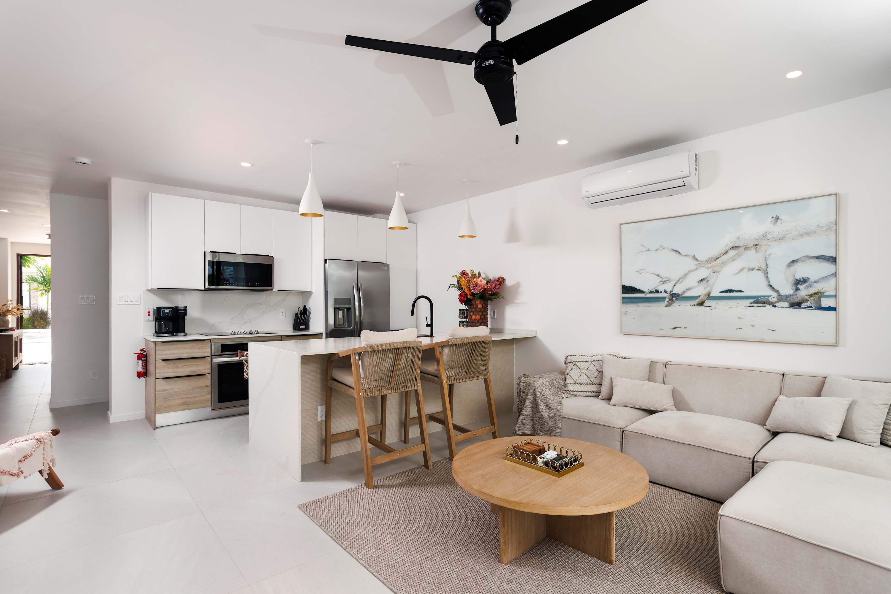 New CHIC 2BR Villa, Walk to Beach! Pool & Terrace