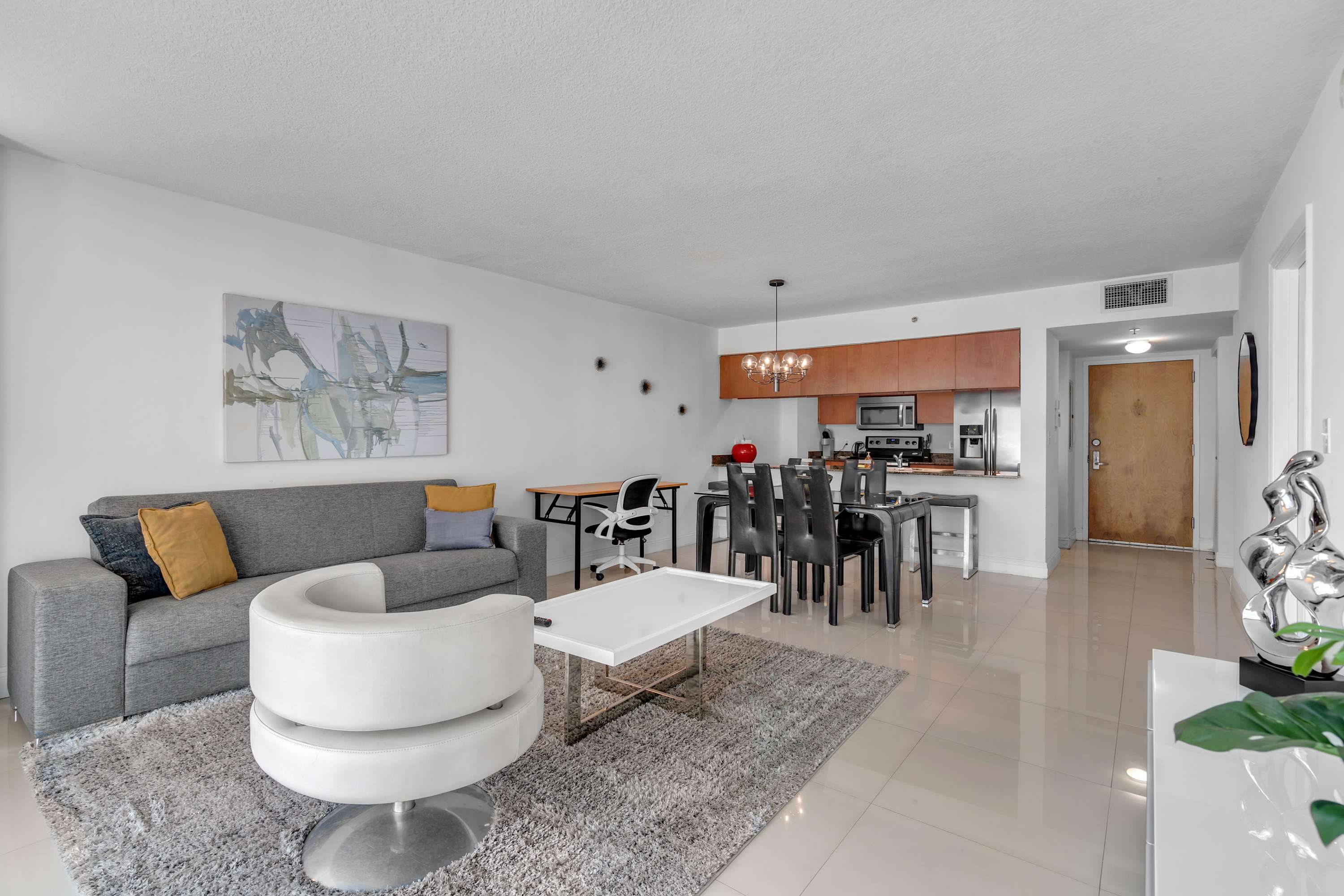 Enjoy the breezy, open flow of the main living areas​