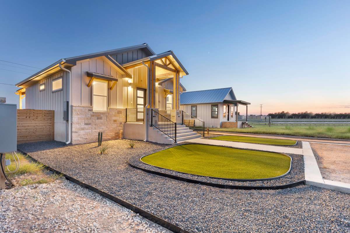 Arch Ray Retreat - Luxury Home w/firepit & grill | Photo 2
