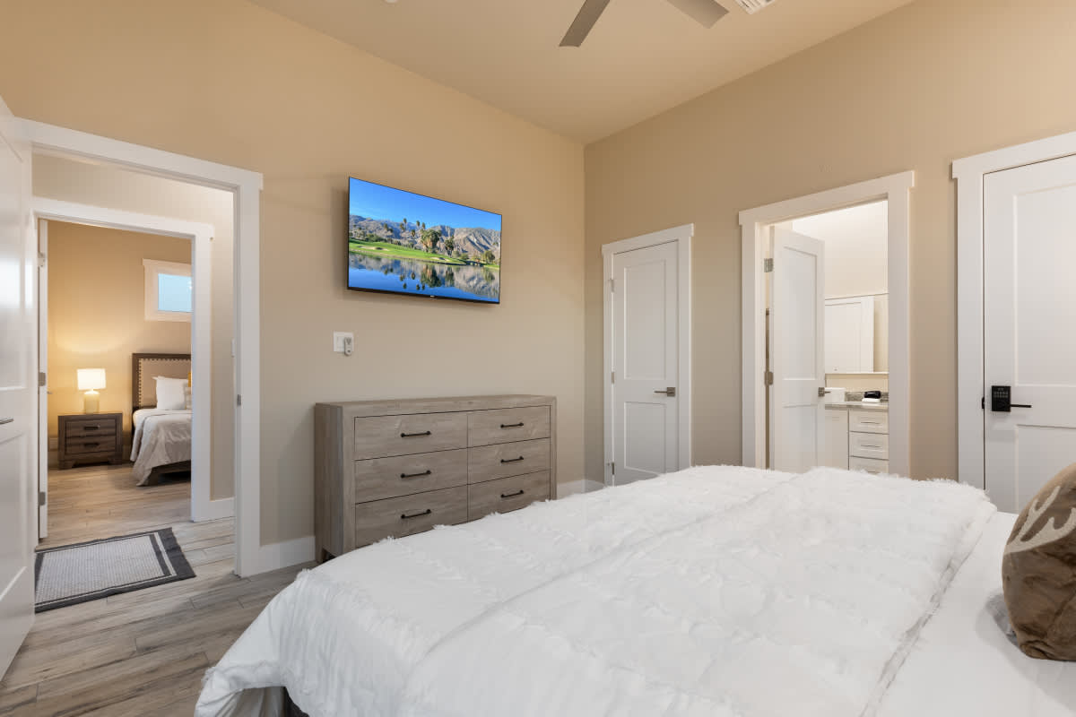 Arch Ray Retreat - Luxury Home w/firepit & grill | Photo 11