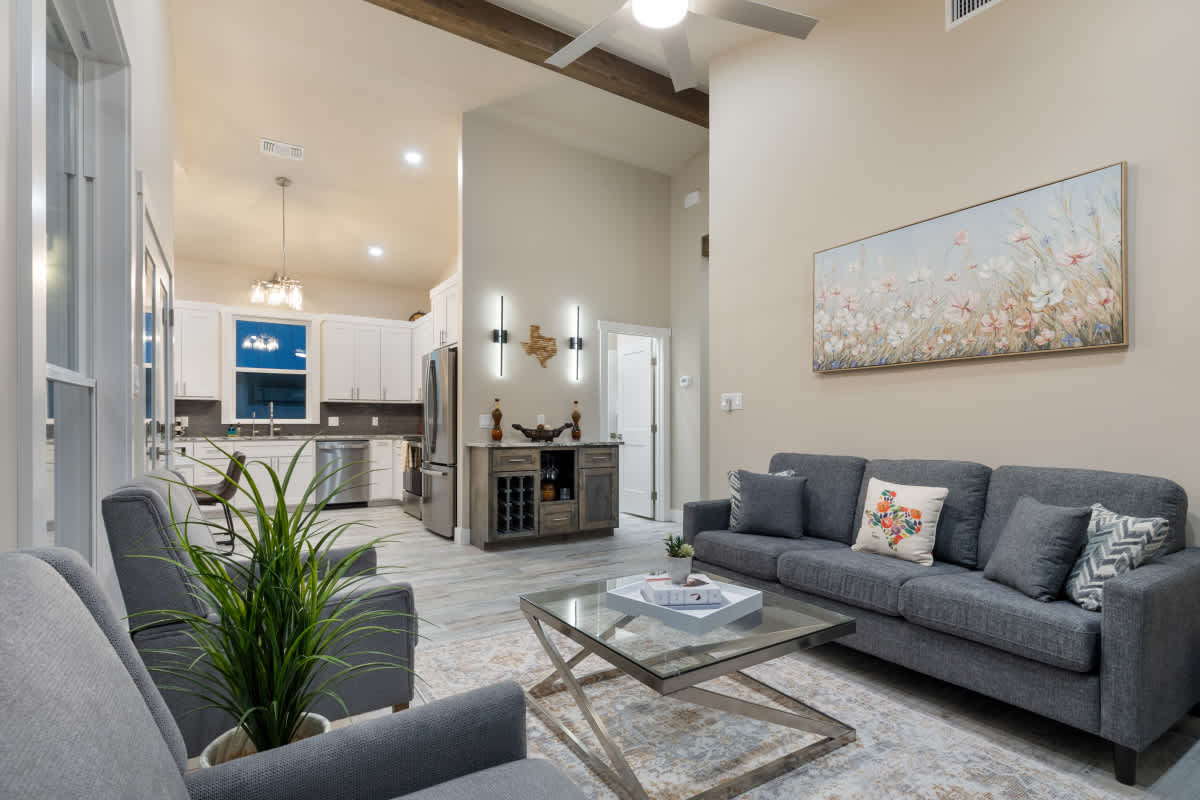 Arch Ray Retreat - Luxury Home w/firepit & grill | Photo 6