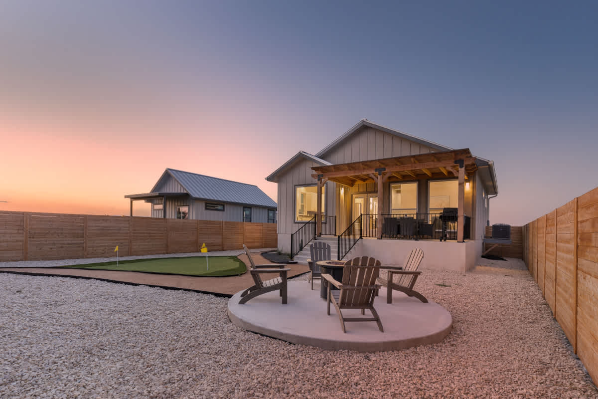 Arch Ray Retreat - Luxury Home w/firepit & grill | Photo 5