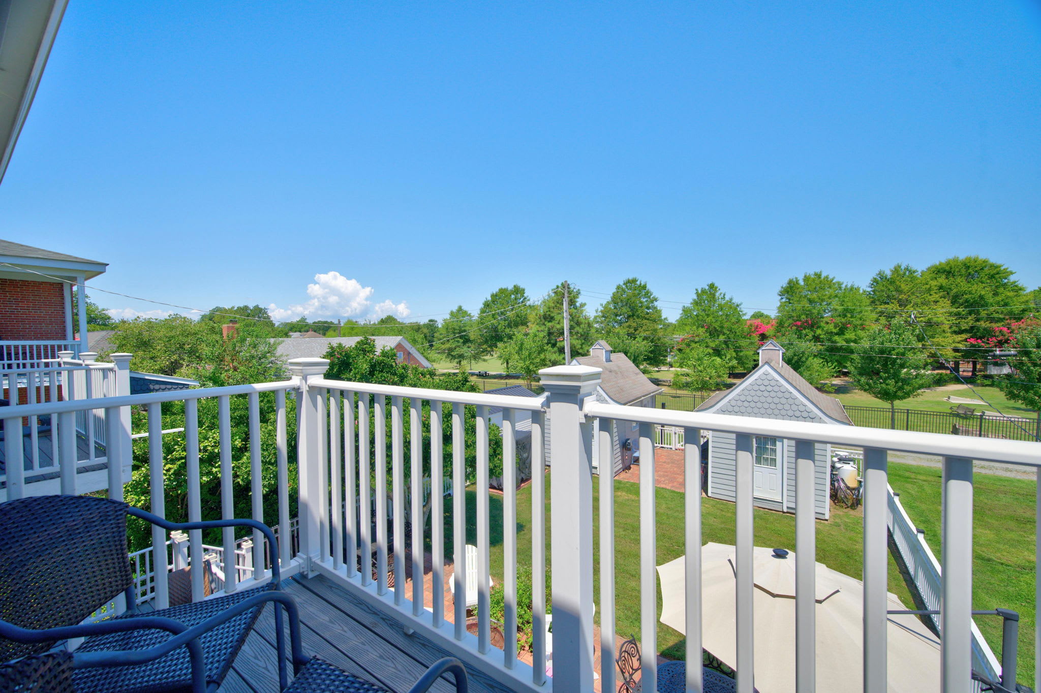 Fins Up home- Park Views, Close to Beach, Shops