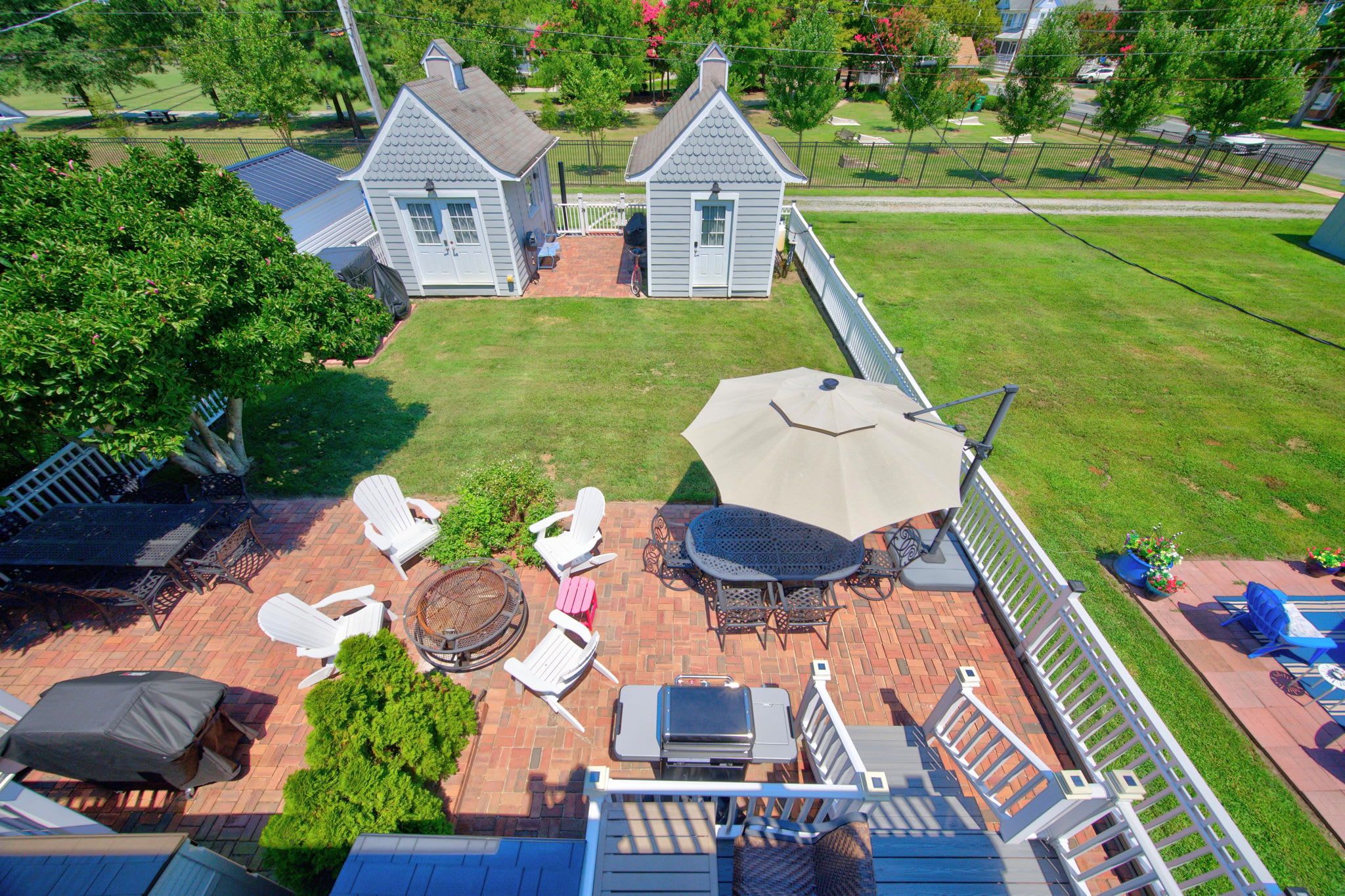 Fins Up home- Park Views, Close to Beach, Shops