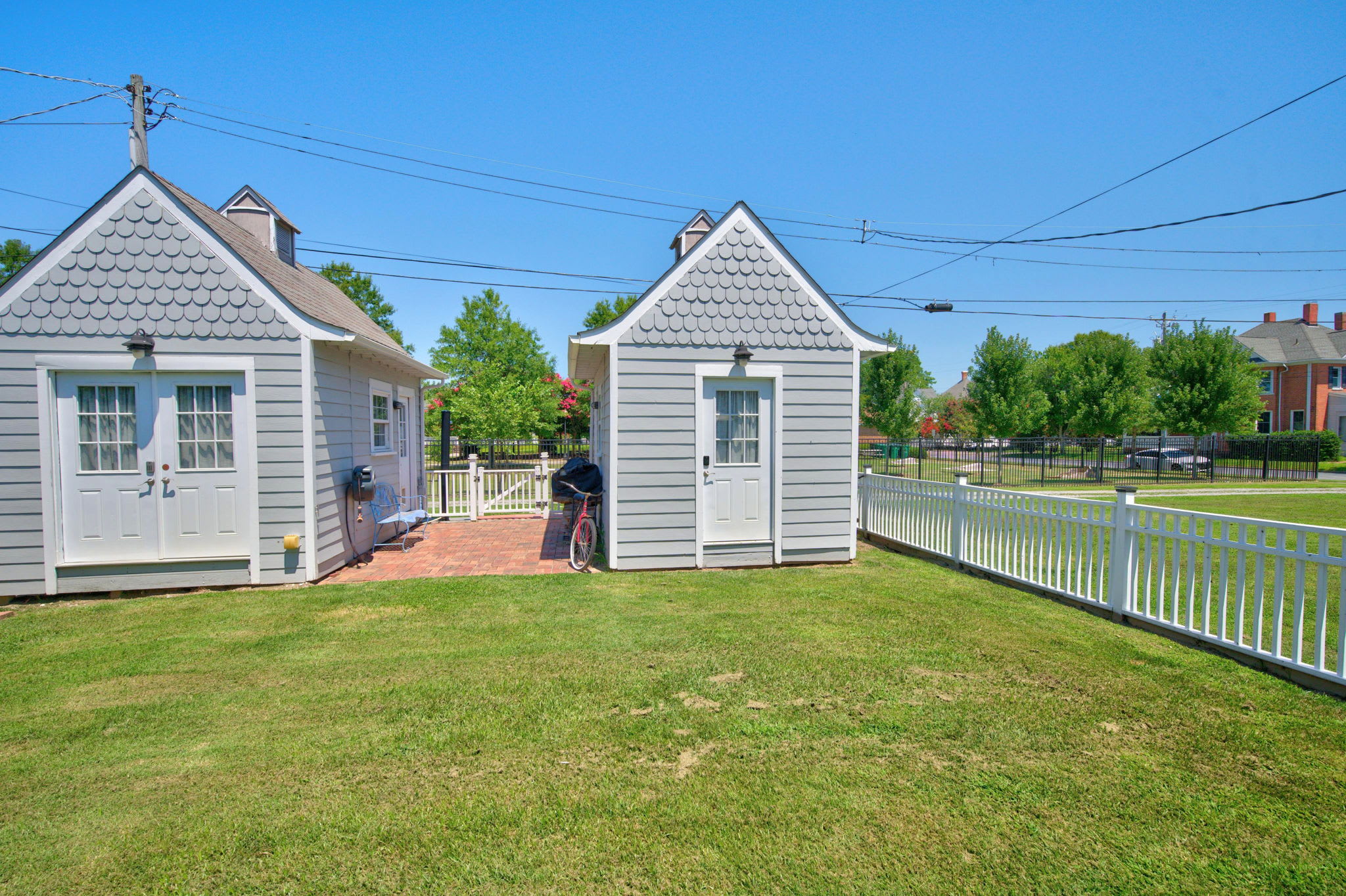 Fins Up home- Park Views, Close to Beach, Shops
