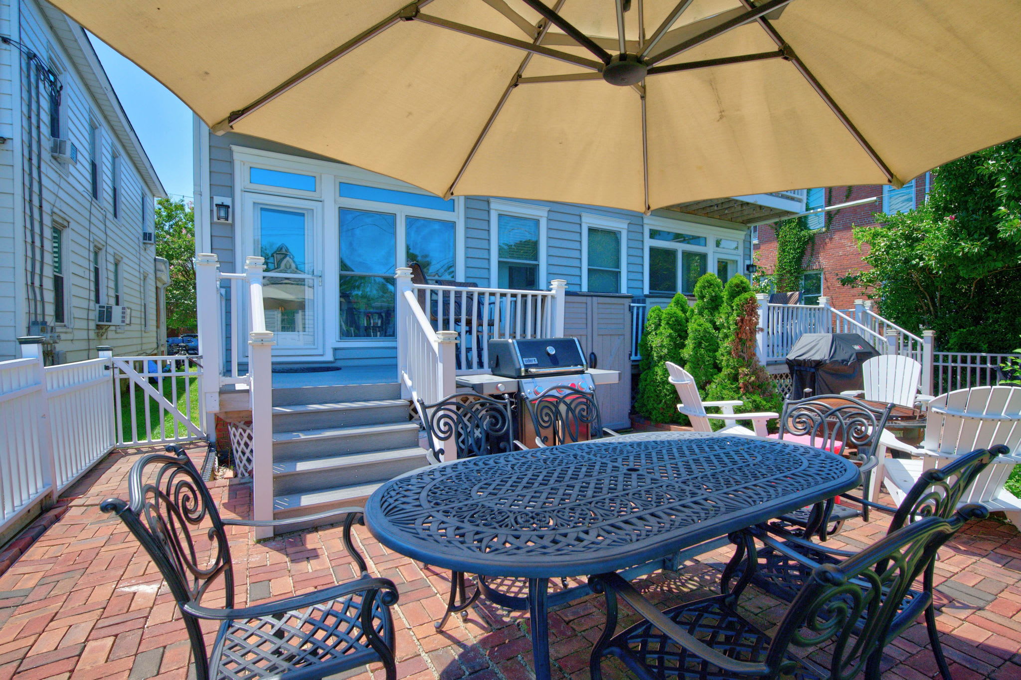 Fins Up home- Park Views, Close to Beach, Shops