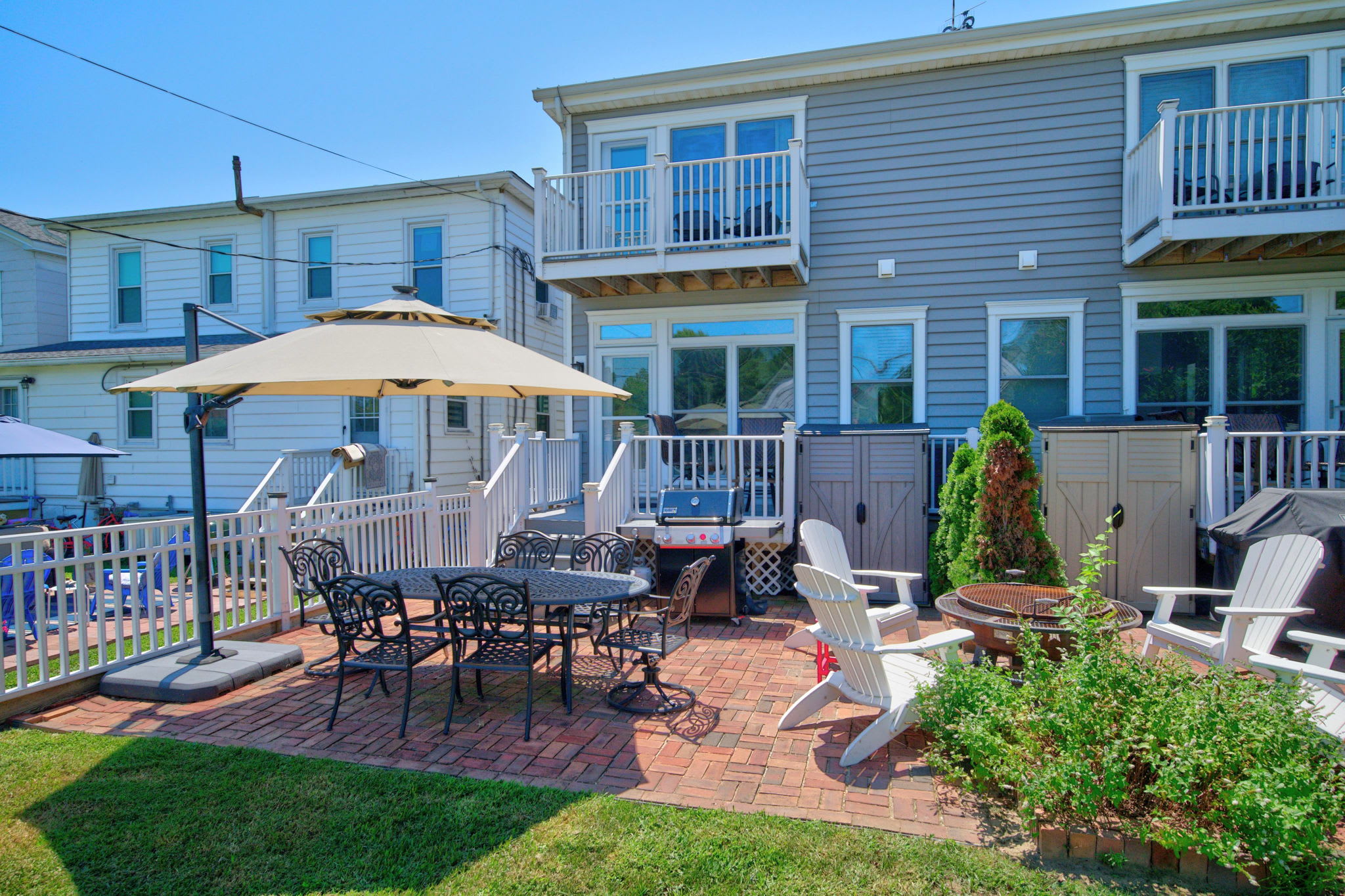 Fins Up home- Park Views, Close to Beach, Shops