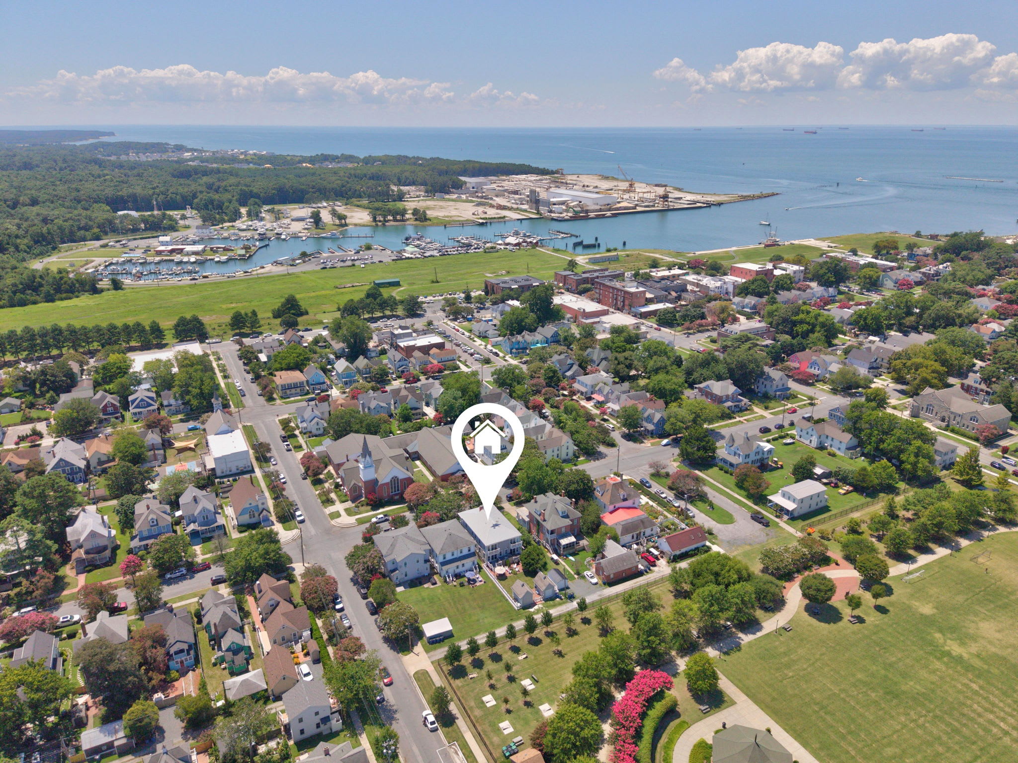 Fins Up home- Park Views, Close to Beach, Shops