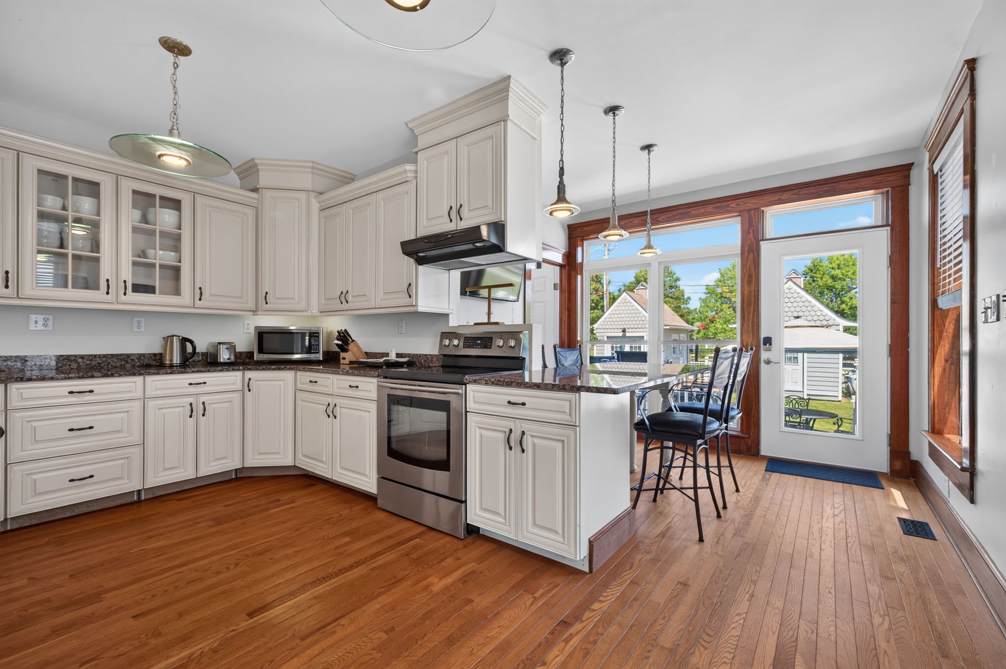 Fins Up home- Park Views, Close to Beach, Shops