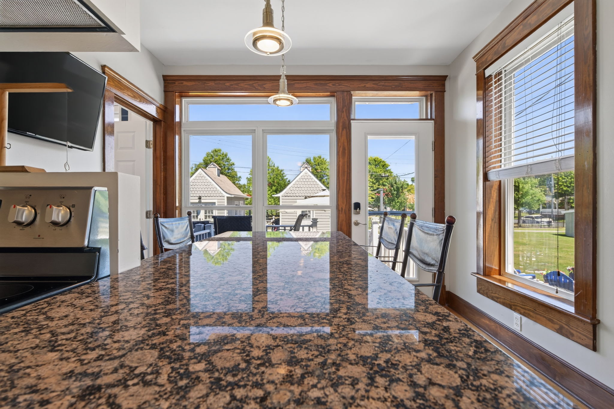 Fins Up home- Park Views, Close to Beach, Shops