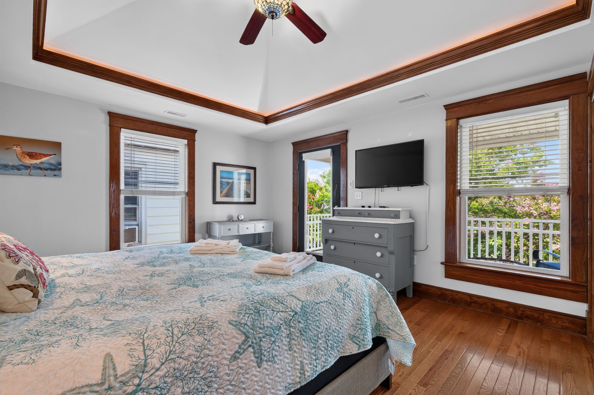 Fins Up home- Park Views, Close to Beach, Shops