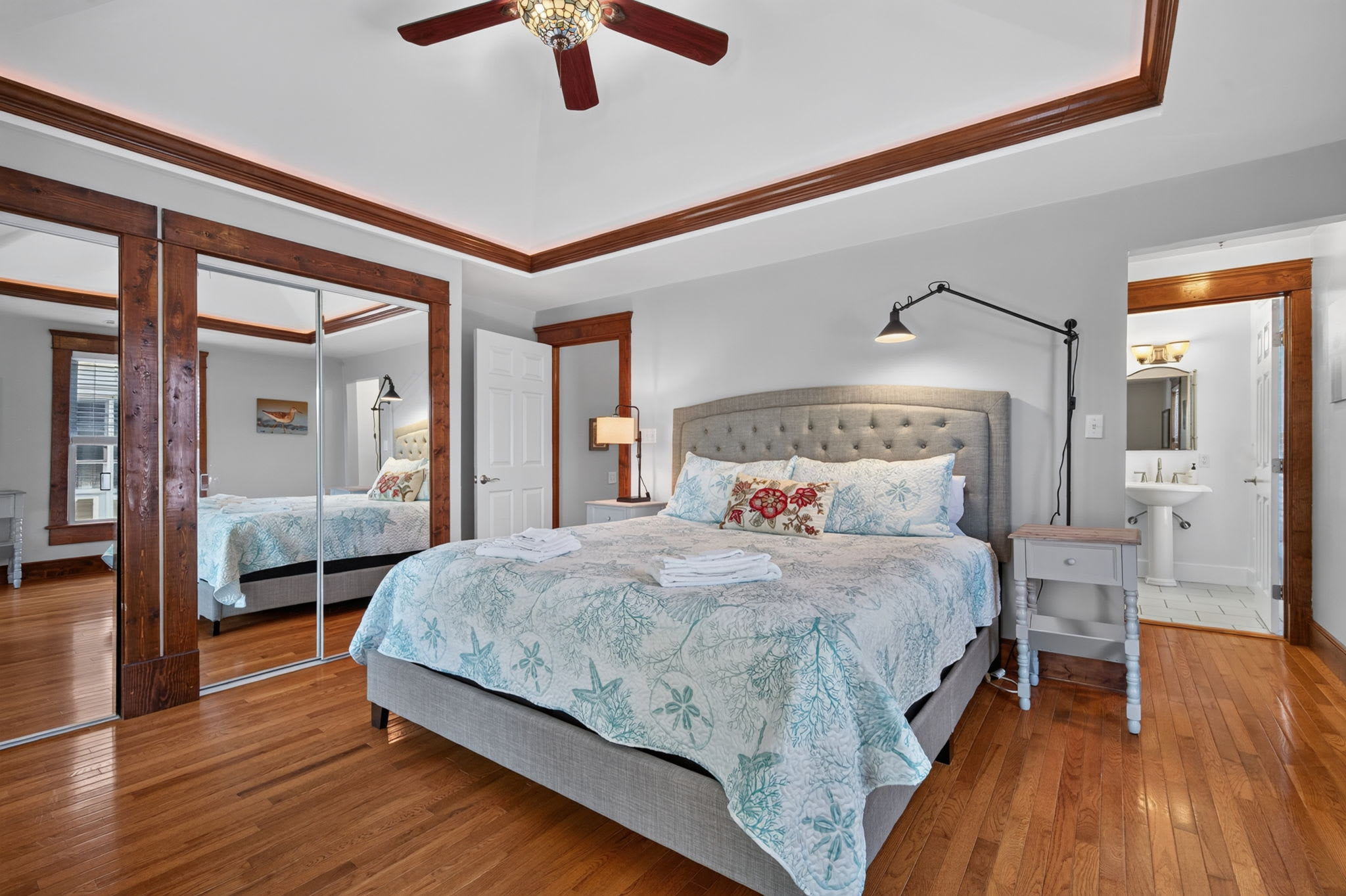 Fins Up home- Park Views, Close to Beach, Shops