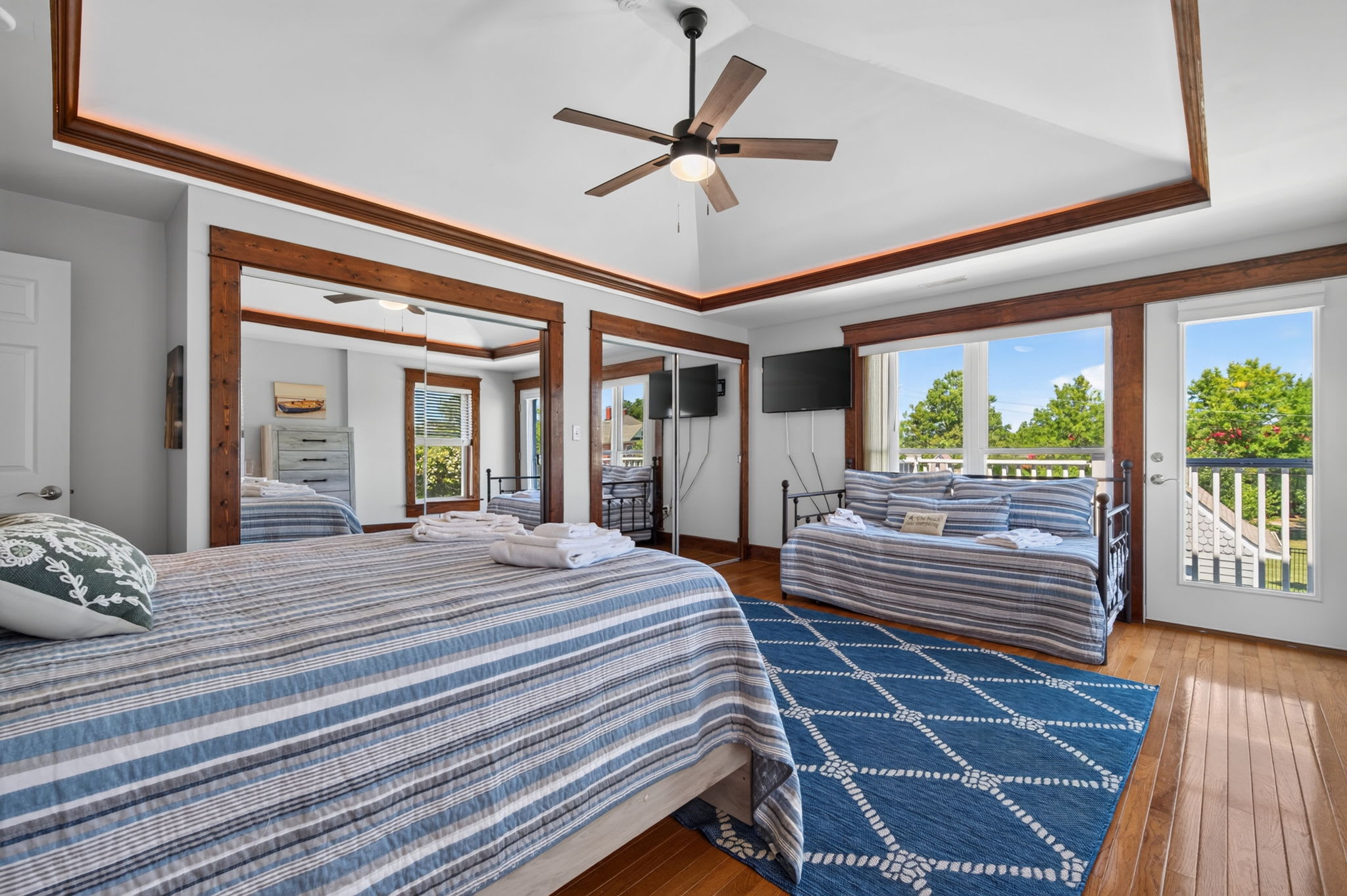 Fins Up home- Park Views, Close to Beach, Shops