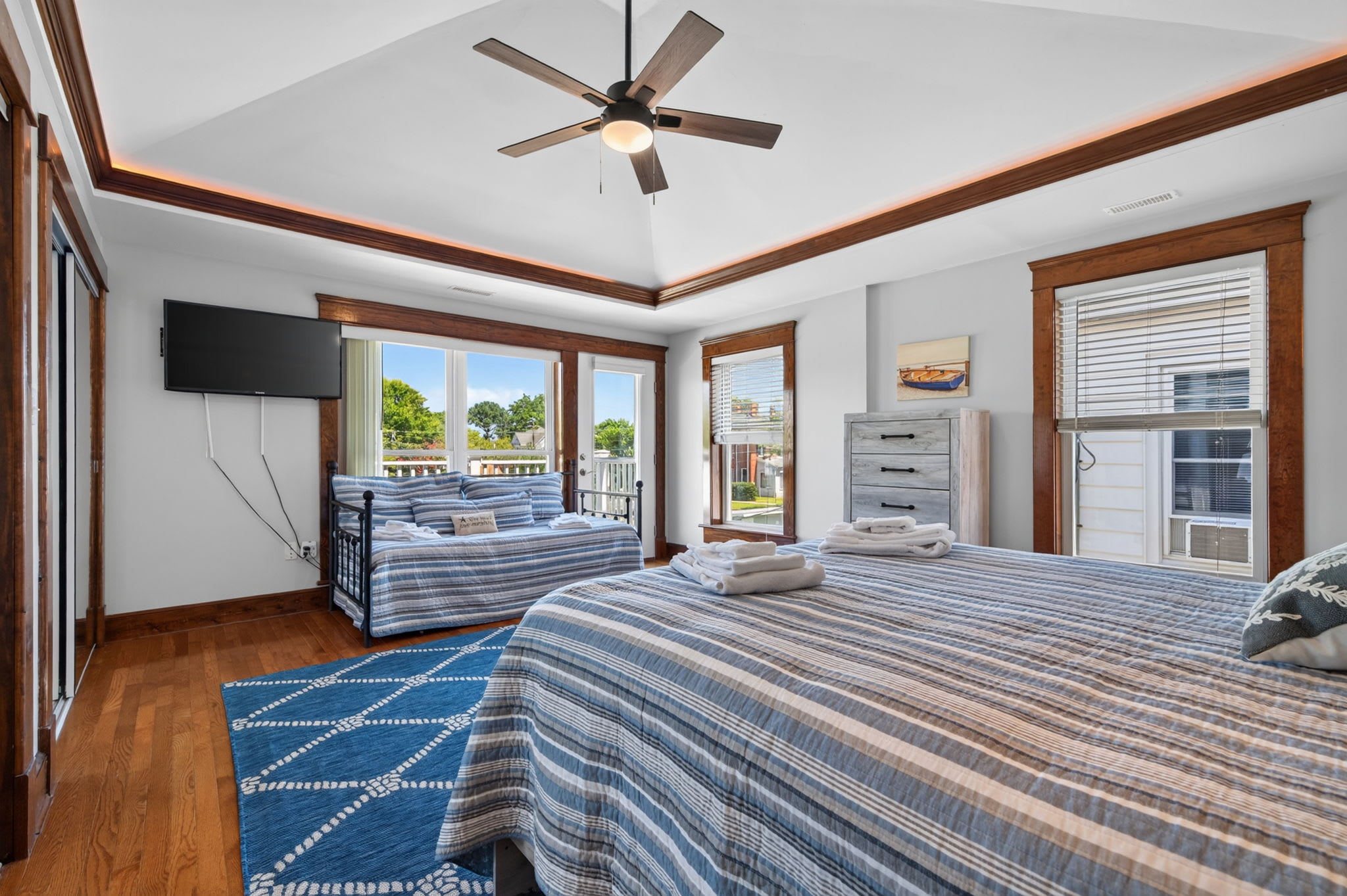 Fins Up home- Park Views, Close to Beach, Shops