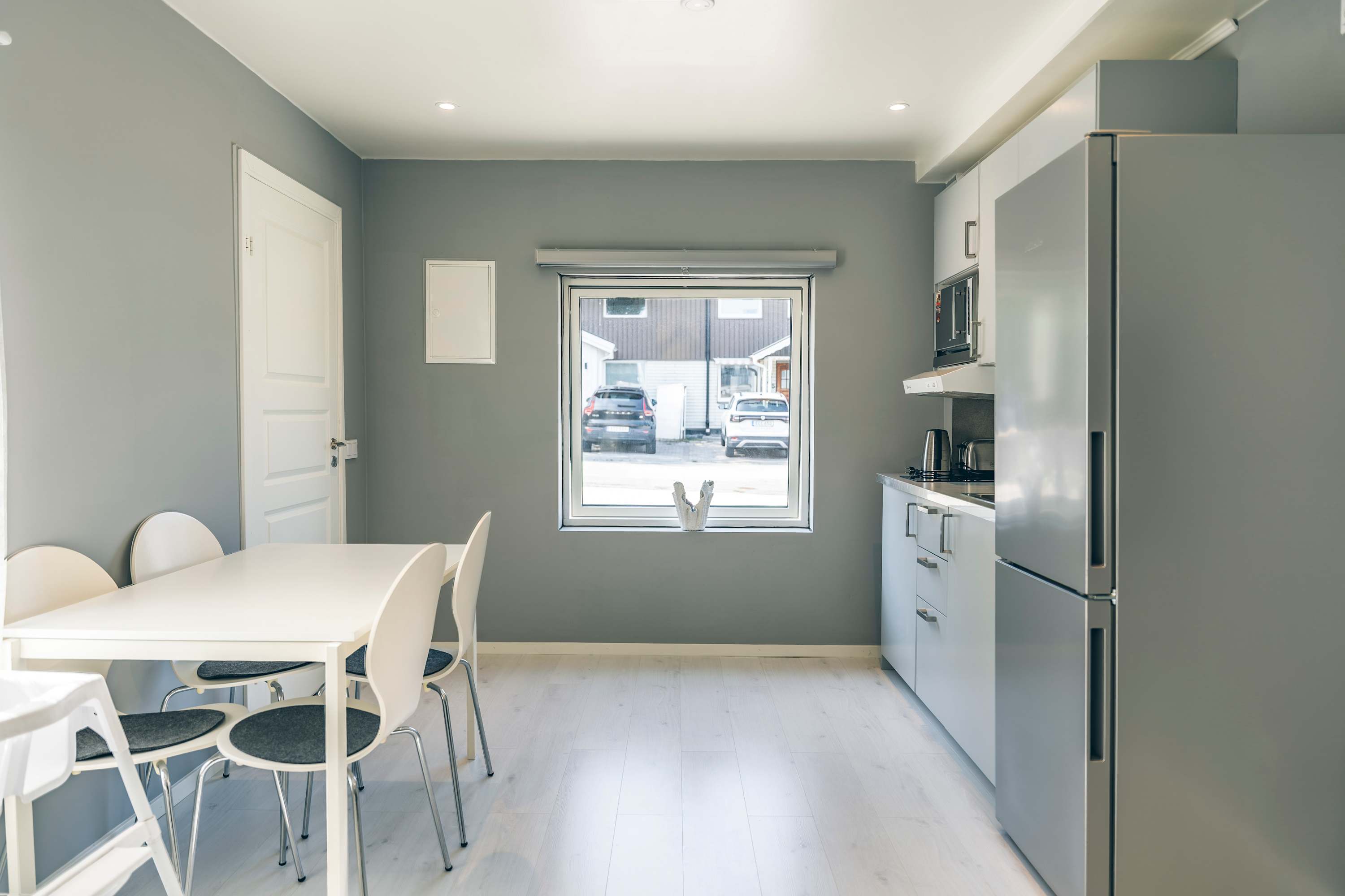 Freshly Renovated Studio Apartment, 20min to City