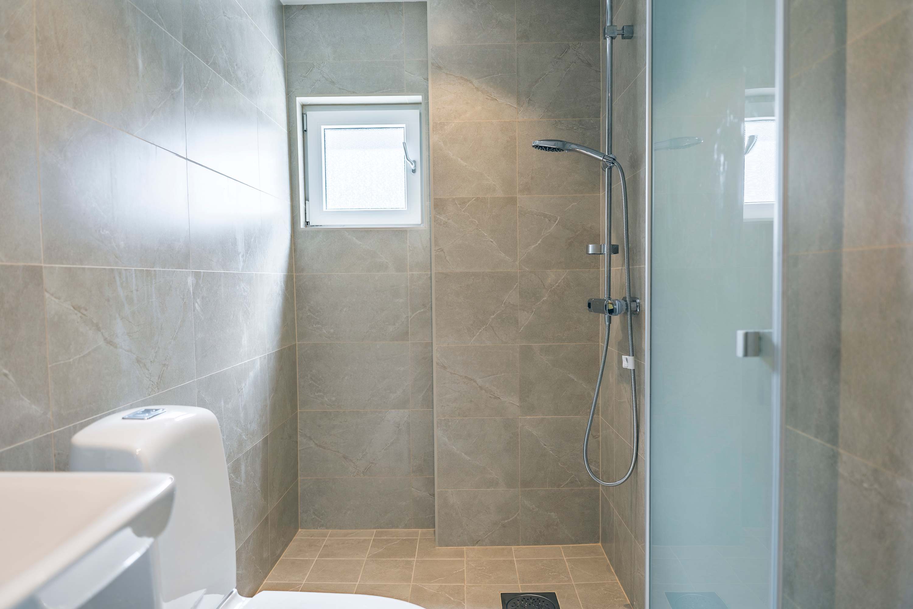 Freshly Renovated Studio Apartment, 20min to City