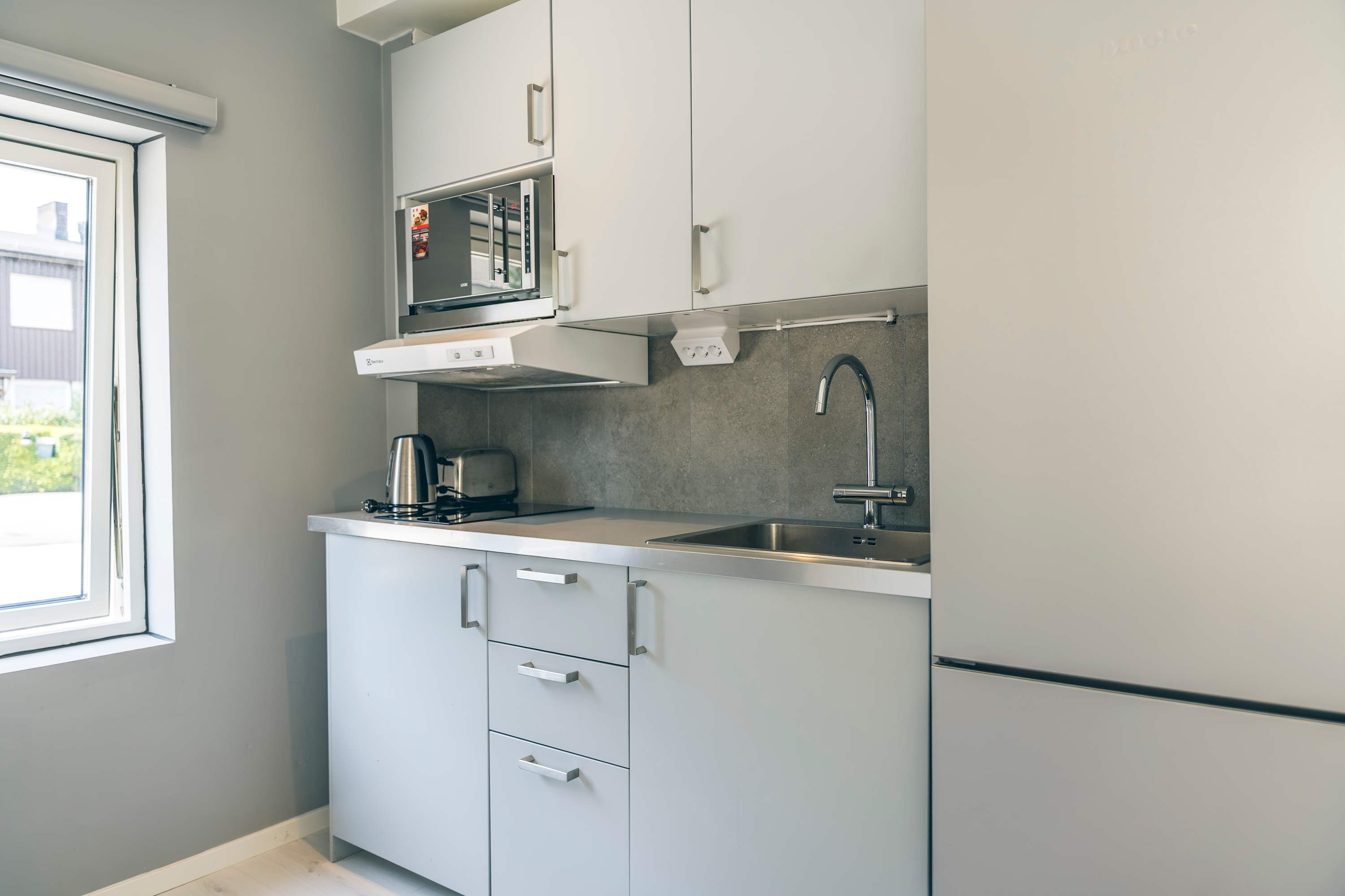 Freshly Renovated Studio Apartment, 20min to City