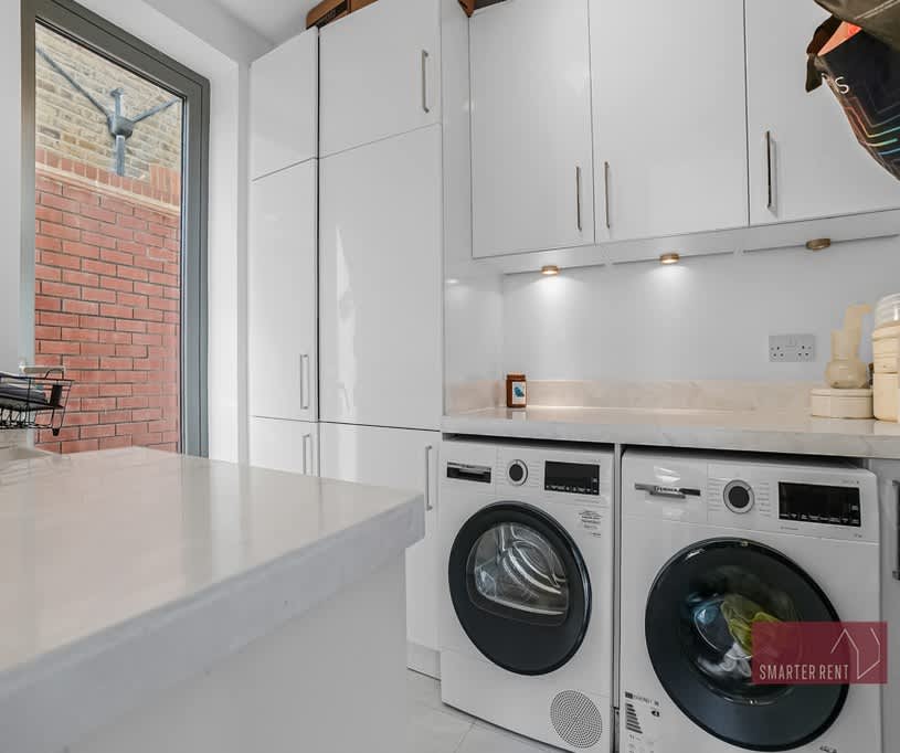 View Teddington, 5 Bedroom House, Parking in 47 Langham Road TW11 9HF Teddington, 5 Bedroom House, Parking in 47 Langham Road TW11 9HF - Property image 23 - VivreStays